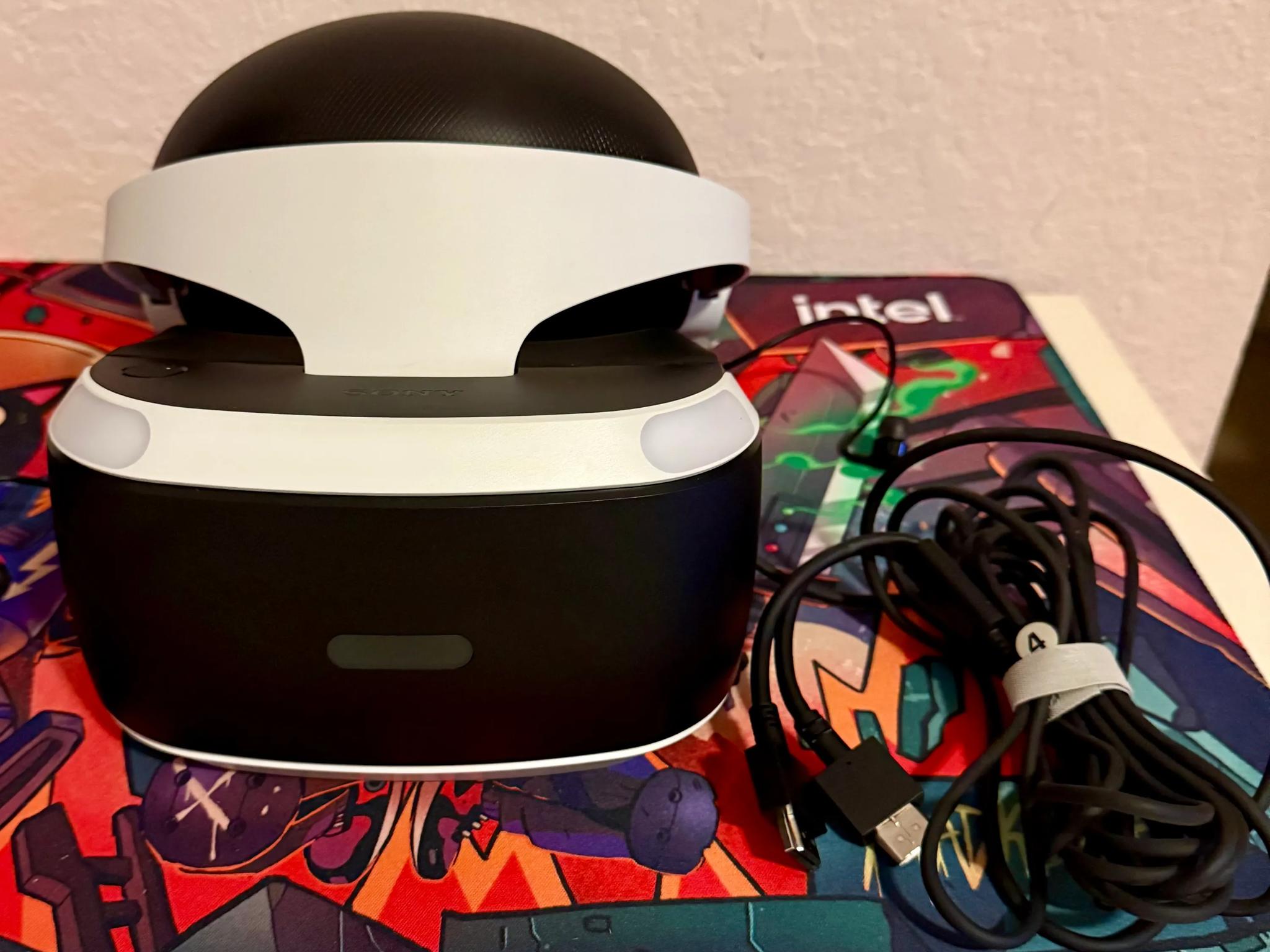 PSVR1 + 6 PS4 VR Games (CUH-ZVR2)