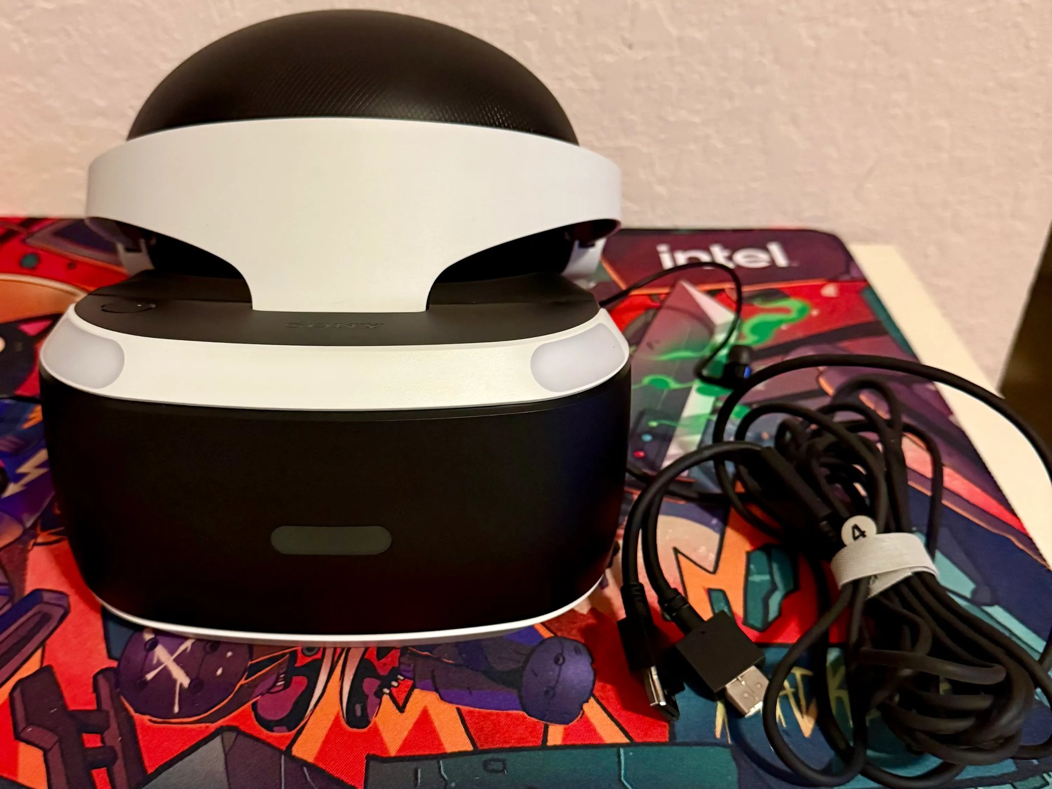 PSVR1 + 6 PS4 VR Games (CUH-ZVR2)