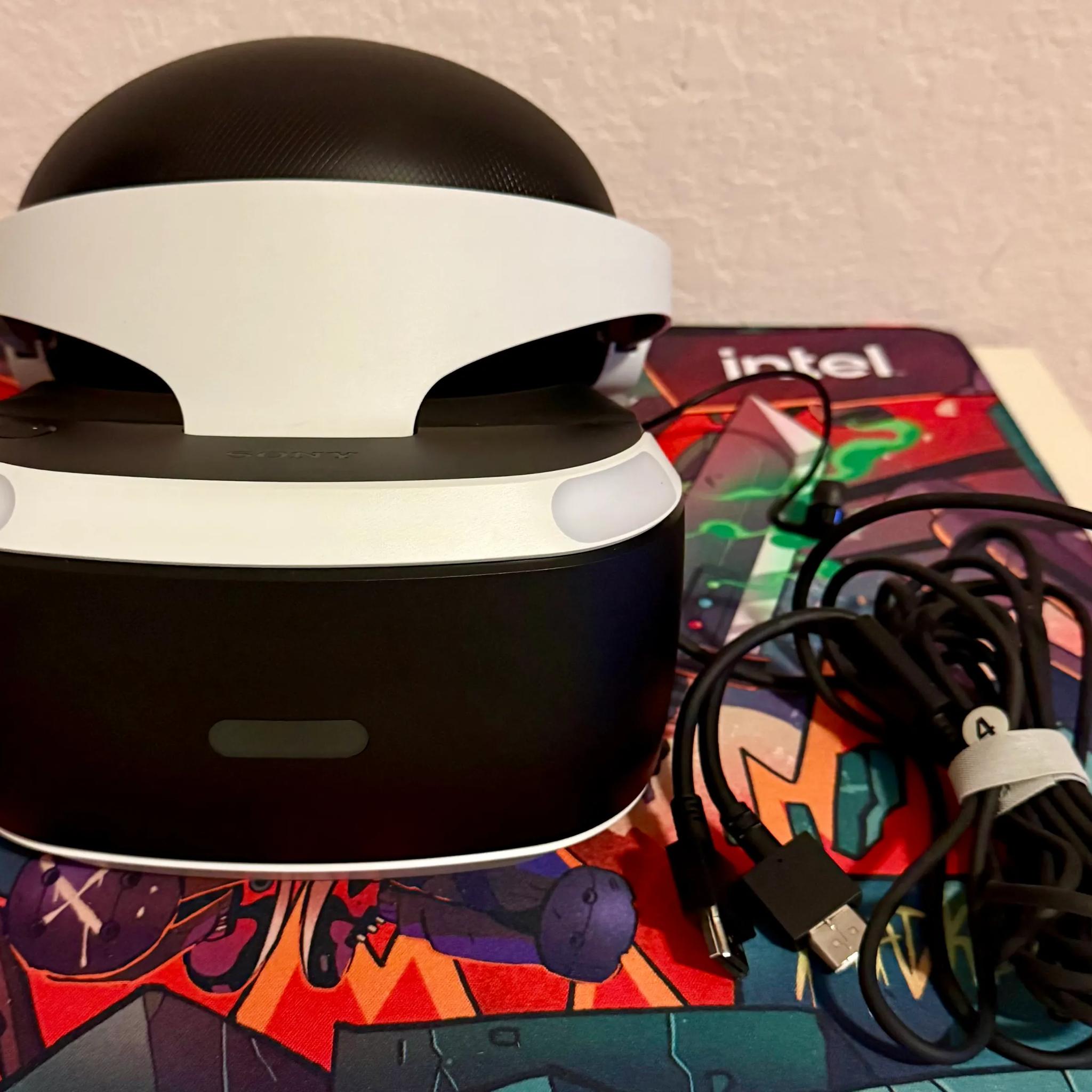 PSVR1 + 6 PS4 VR Games (CUH-ZVR2)