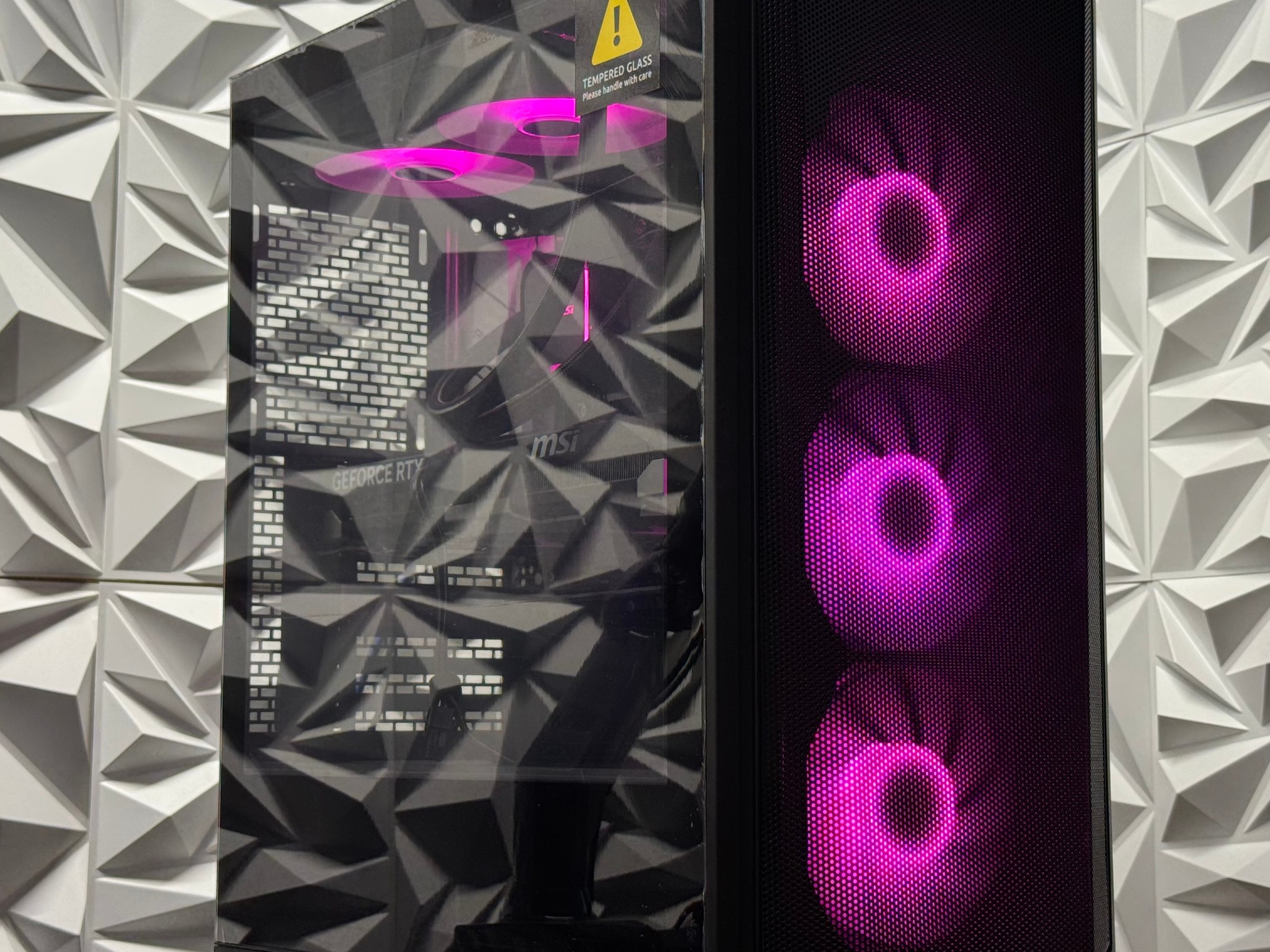 RTX 5060 Ti / Ryzen 7 5800x / 64GB RAM / 1TB SSD / Liquid cooled system / creator pc