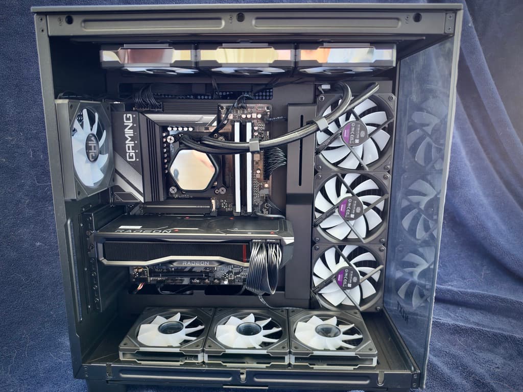 Gaming PC – Ryzen 7 7700X | RX 7900 XT 20GB | 32GB DDR5-6000 | 2TB NVMe | NZXT H9 Flow