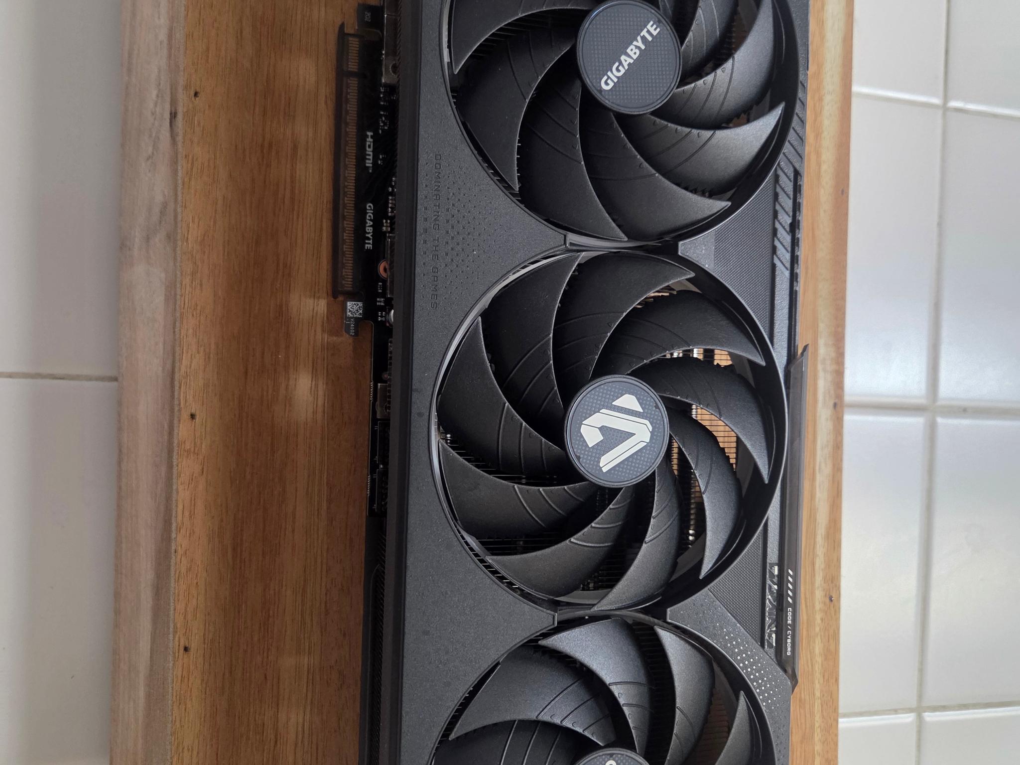 GIGABYTE GeForce RTX 5080 GAMING OC 16G