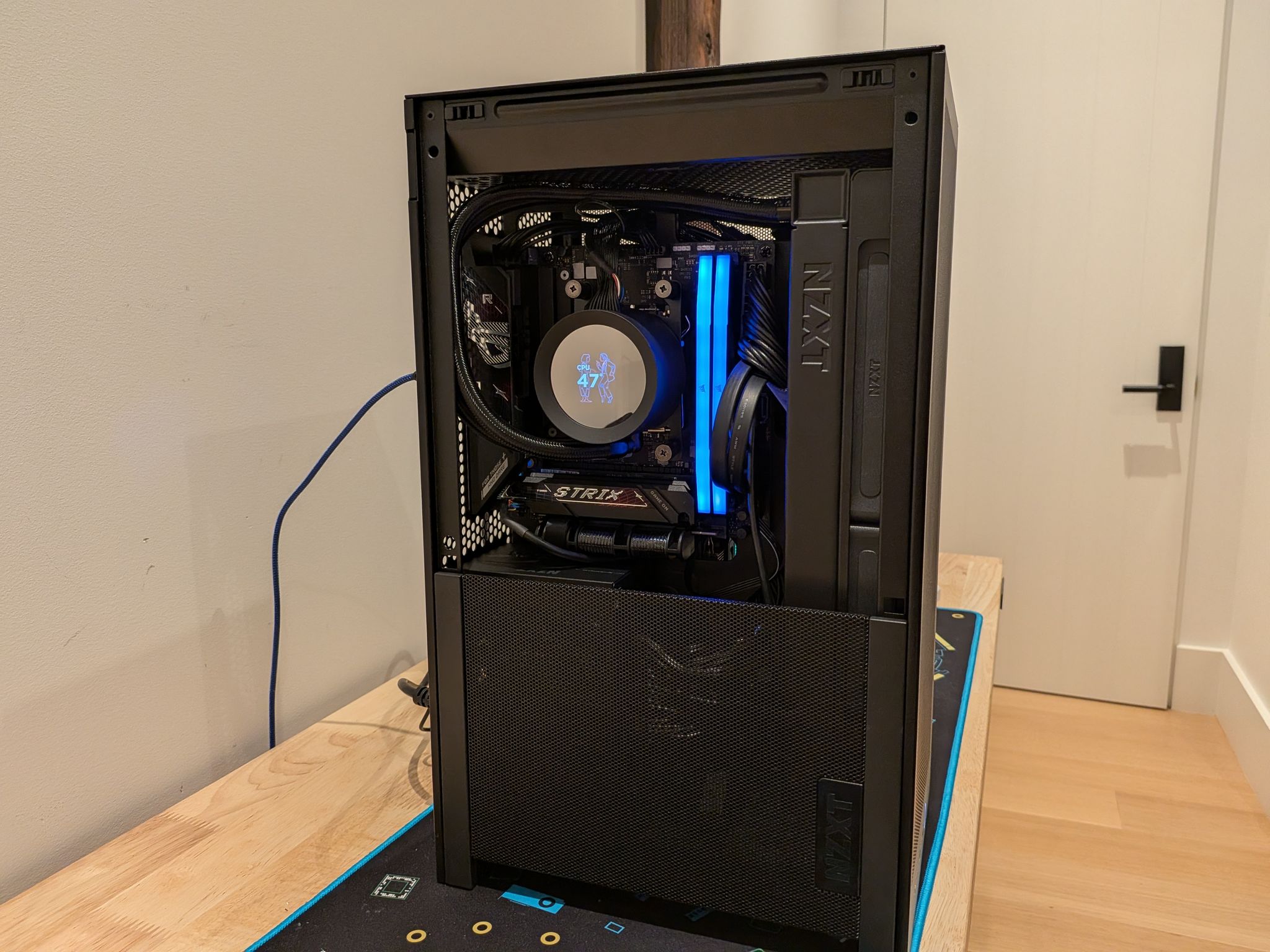 4K Flow - RX 9070 XT, Ryzen 7 9800X3D, 32 GB DDR5 RAM, 2 TB Gen 4 NVME, Liquid Cooled, RGB