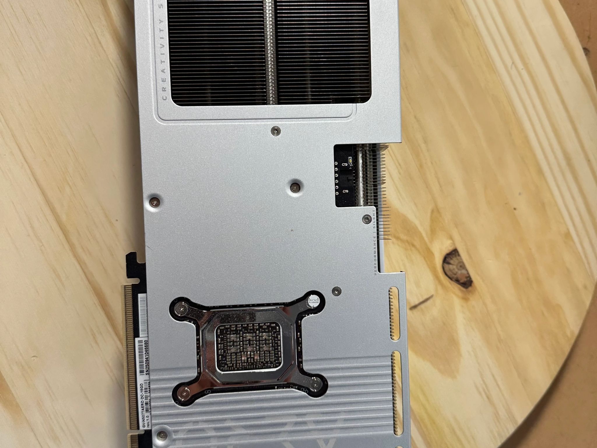 GIGABYTE - NVIDIA GeForce RTX 5070 Ti AERO OC 16G GDDR7 PCI Express 5.0 - White