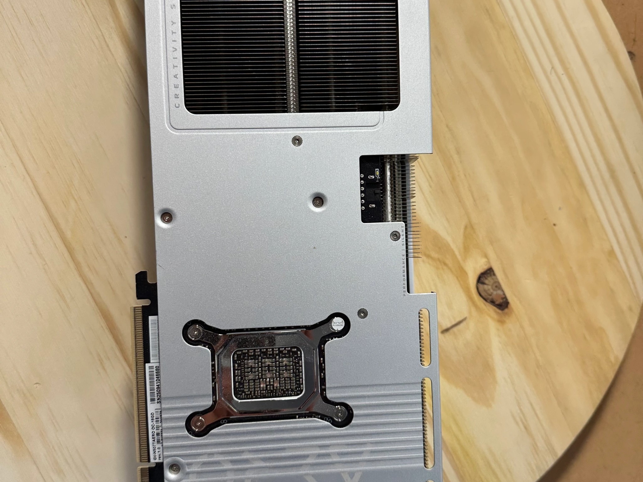 GIGABYTE - NVIDIA GeForce RTX 5070 Ti AERO OC 16G GDDR7 PCI Express 5.0 - White