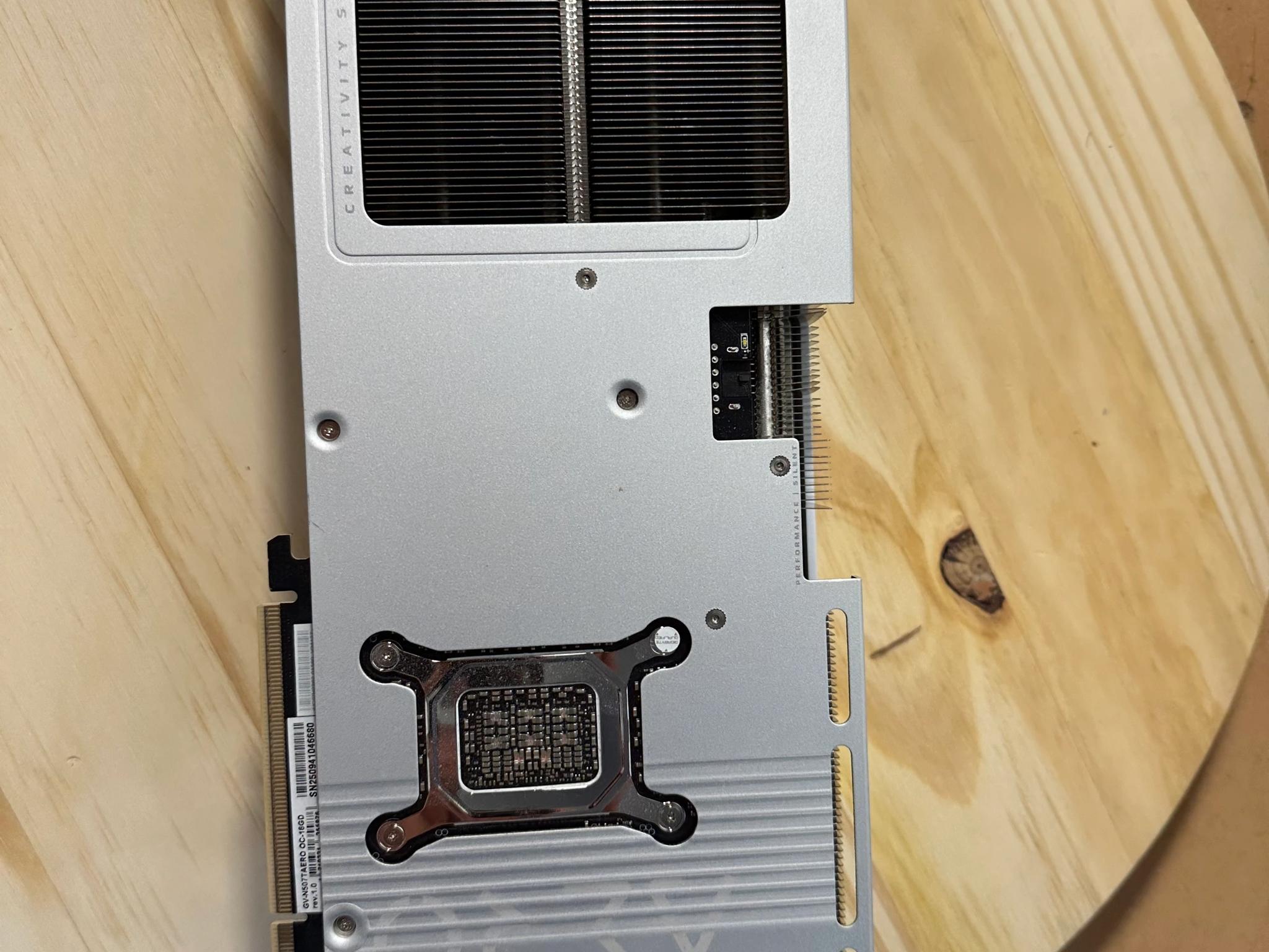 GIGABYTE - NVIDIA GeForce RTX 5070 Ti AERO OC 16G GDDR7 PCI Express 5.0 - White