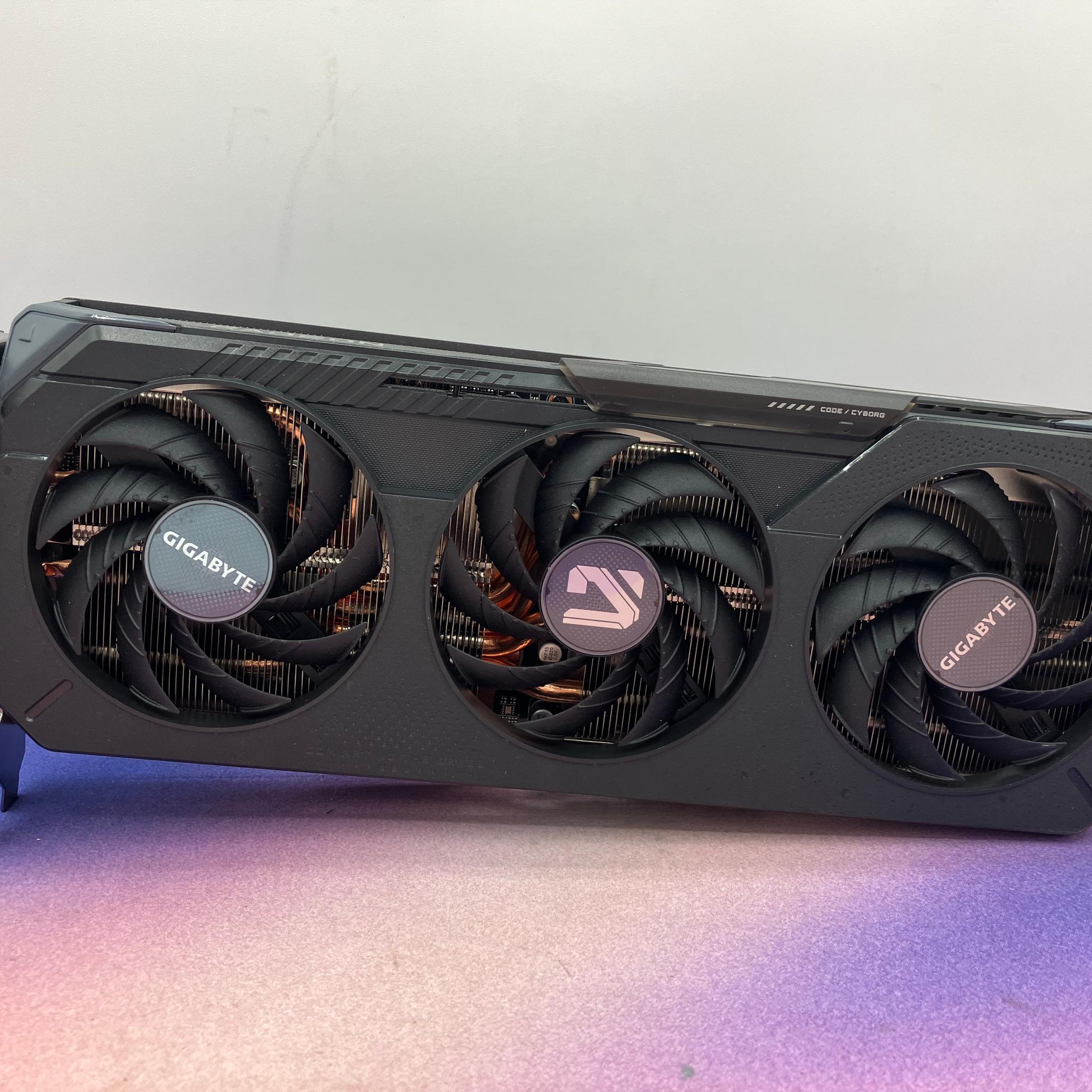 GIGABYTE Radeon RX 9060 XT GAMING OC 16G