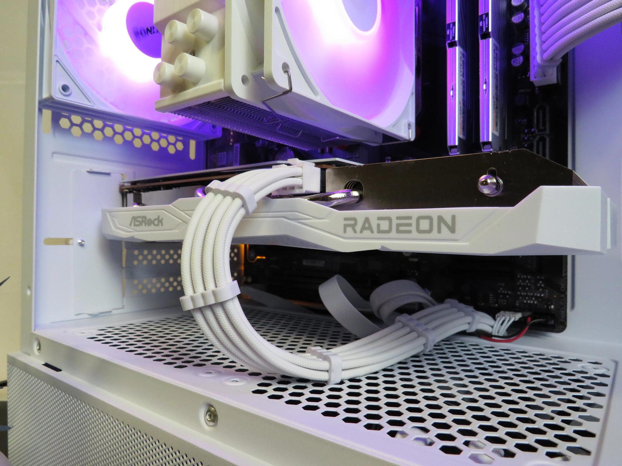 Beautiful Gamer: Ryzen 5 5600 + RX 6600 + 32 GB DDR4 + 1 TB NVME SSD