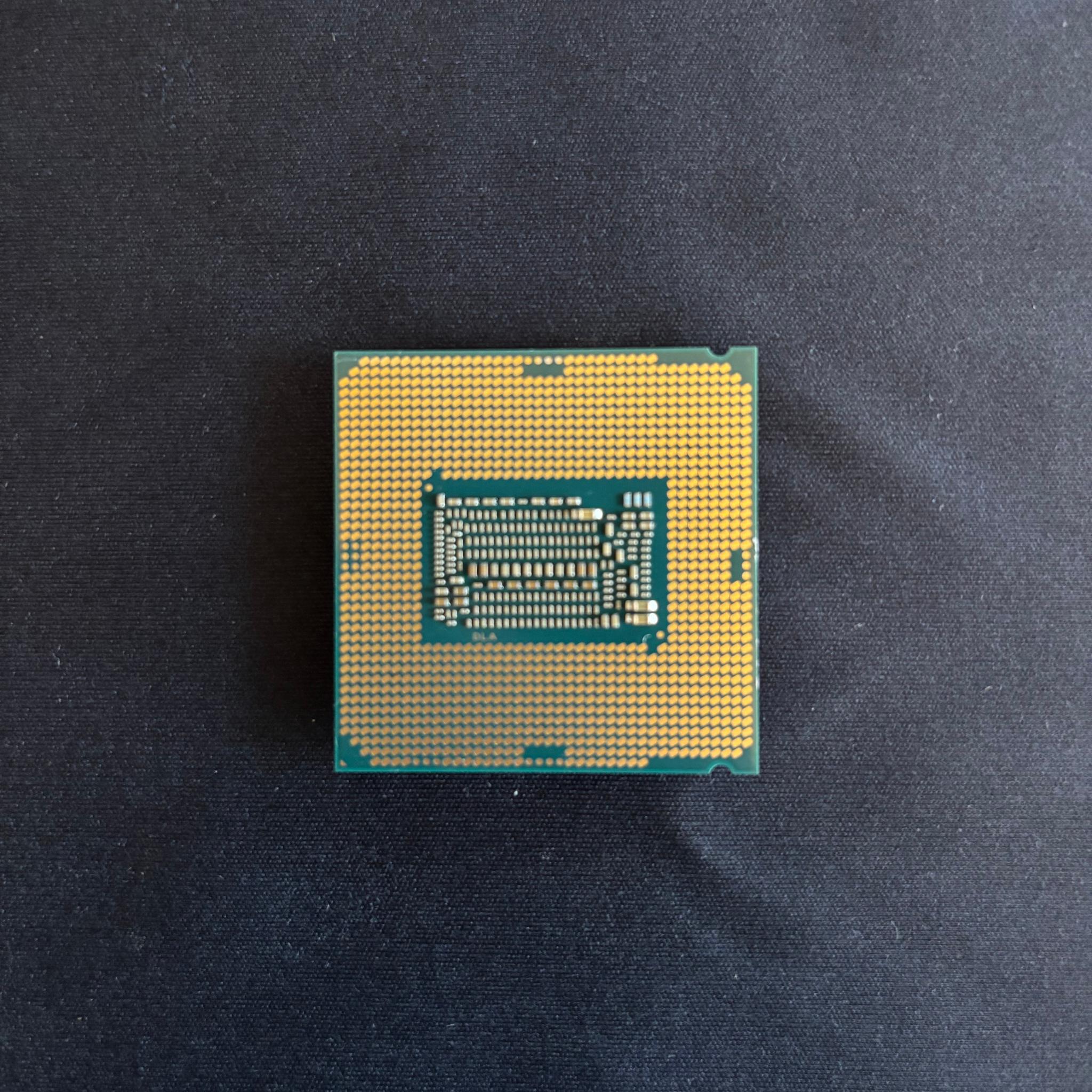 i9-9900KS + Z390 Aorus Master + 32GB 3200C16 Corsair Vengeance RGB