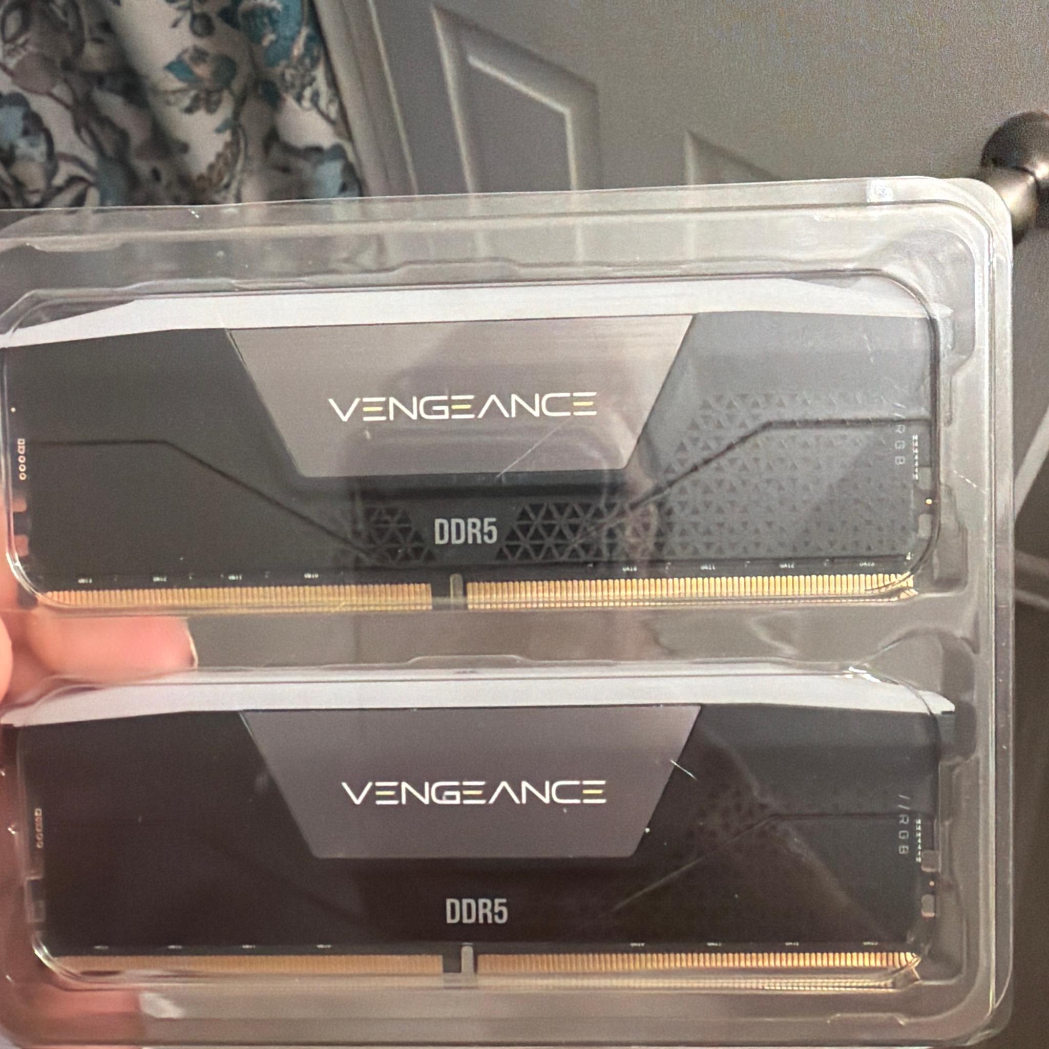 Corsair Vengeance RGB 32 GB (2 x 16 GB) 32GG DDR5-6000(2x16GB)