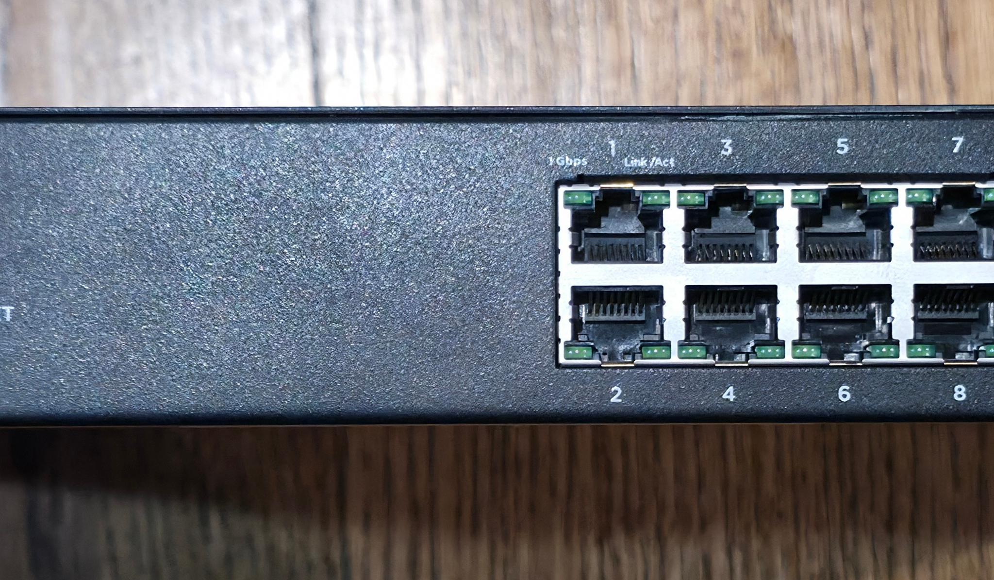 ARAKNIS  AN-310-SW-R-16-POE
