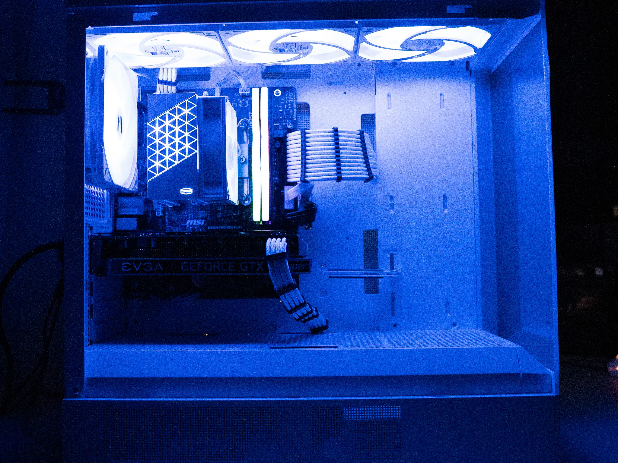 ❄️🌨 | EVGA GTX 1660 SUPER | INTEL i5 9400F | 16GB DDR4 RGB RAM | 1TB | Arctic Freeze
