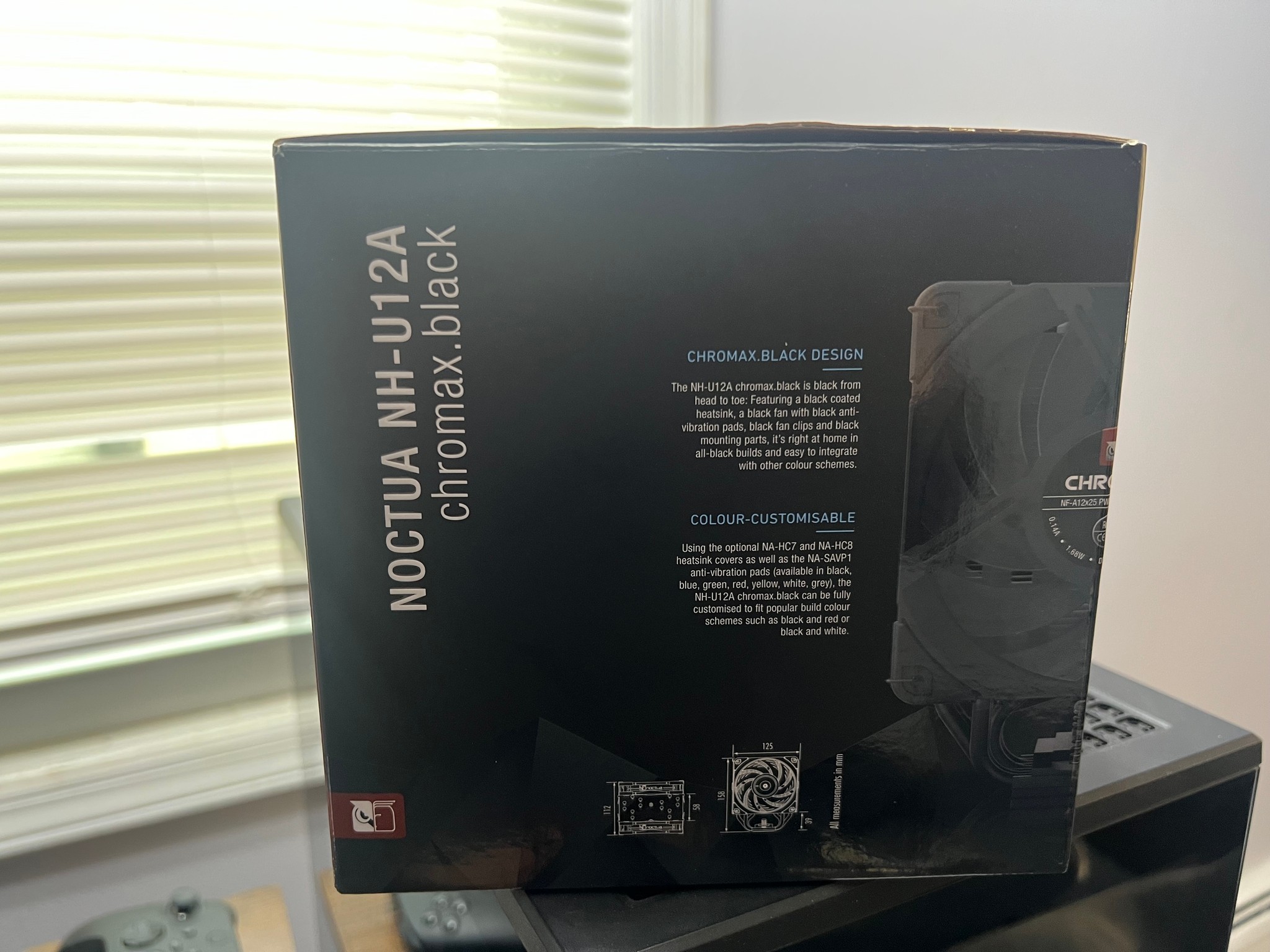Noctua NH-U12A chromax.Black, 120mm Single-Tower CPU Cooler (Black)
