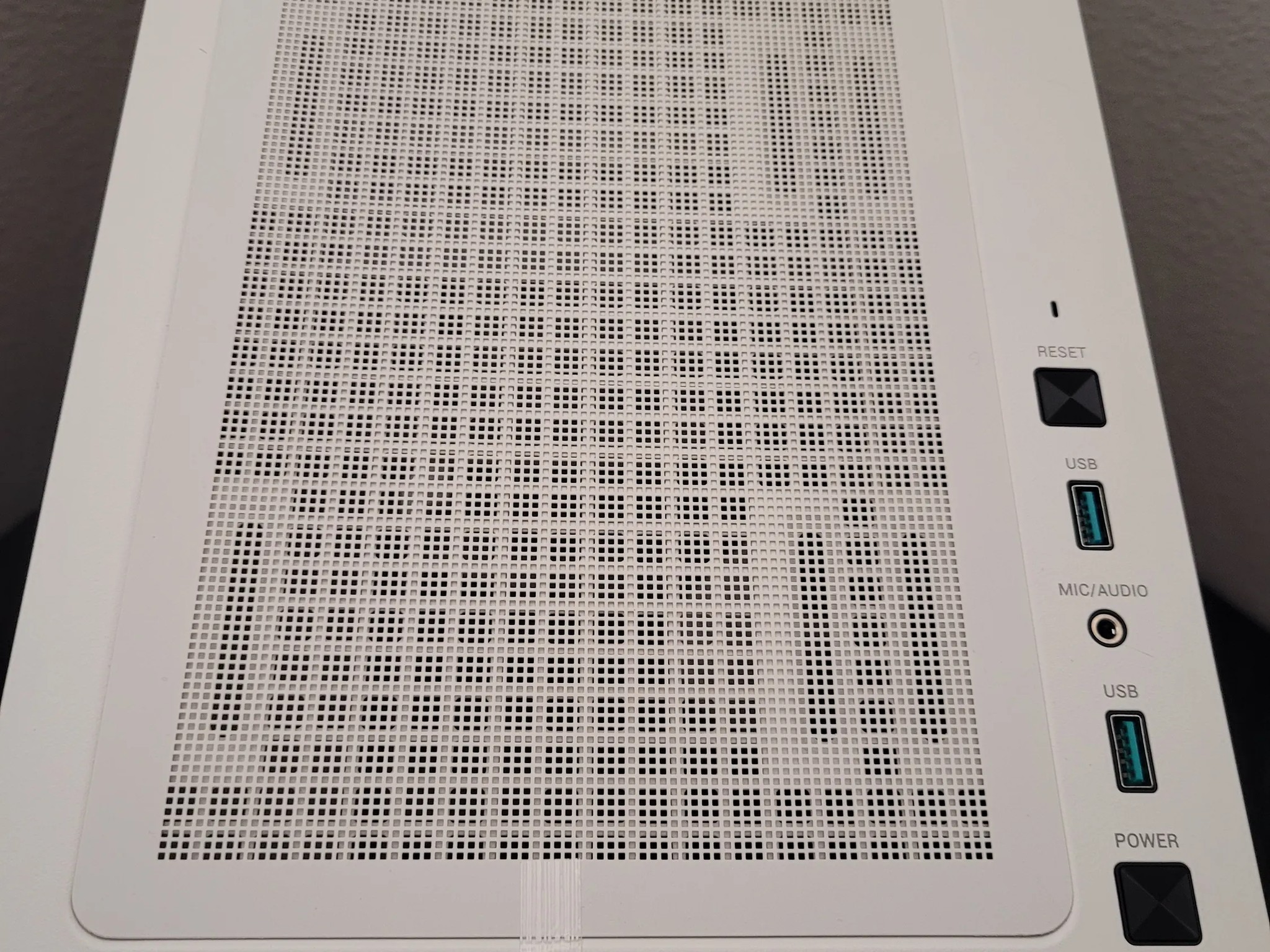 Minimalist Black/White Gaming PC // 2060 Super // Ryzen 5 3600 // 16GB DDR4 // 512GB Gen4 NVME