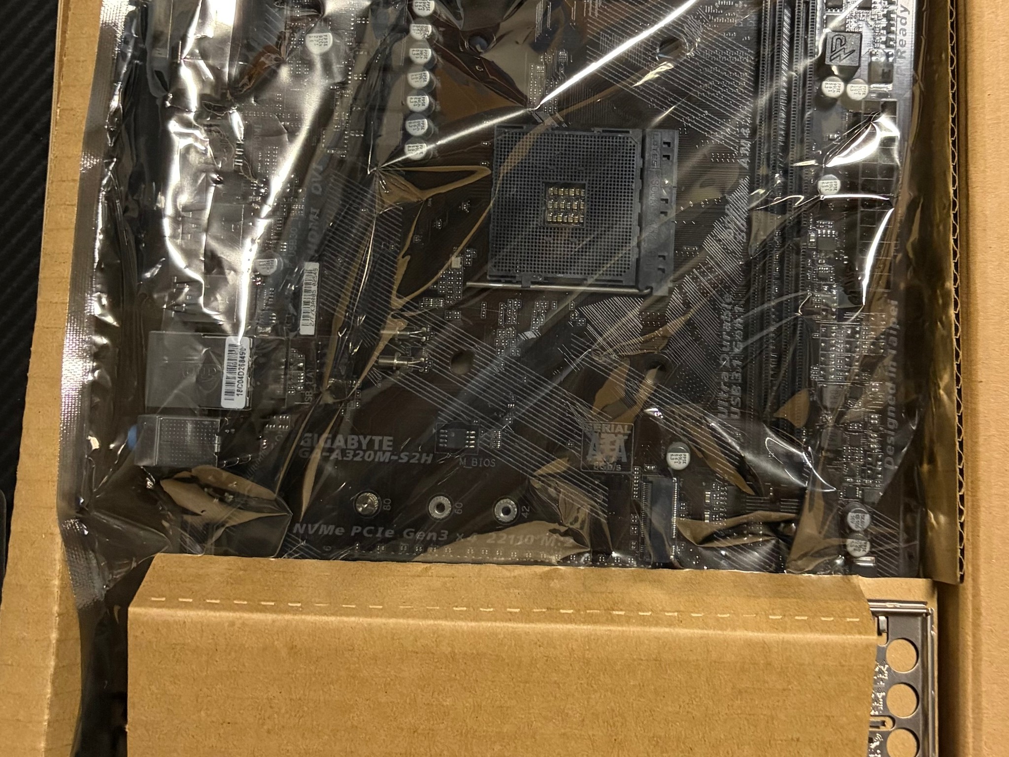 A320, R5 3600, 16gb DDR4, 550w PSU, RX 580, WiFi adapter, heat sink bundle.