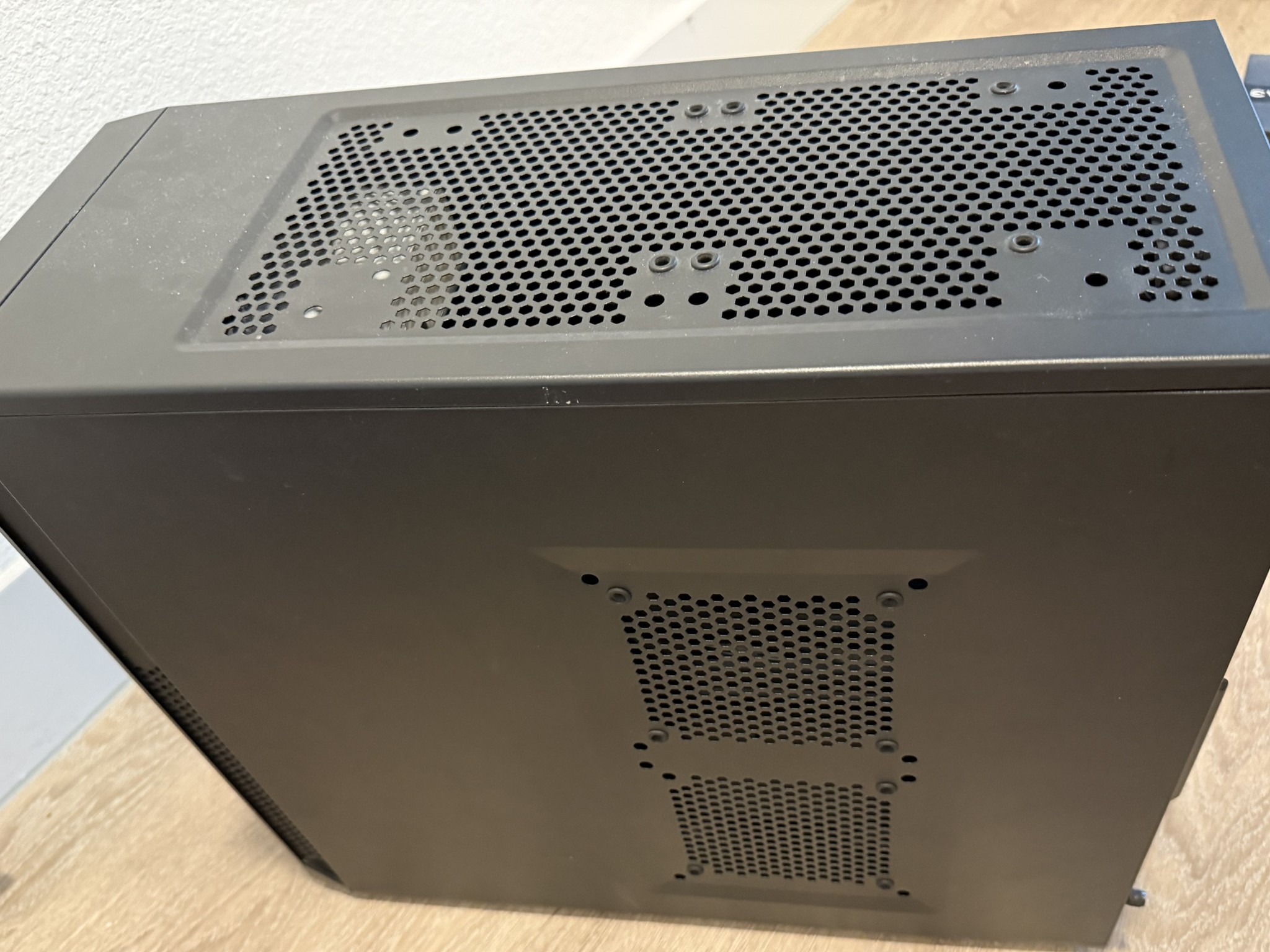 Corsair Carbide Series 200R ATX Mid Tower; Original Case Fans; Asus DRW-24B1ST/BLK/B/AS DVD/CD