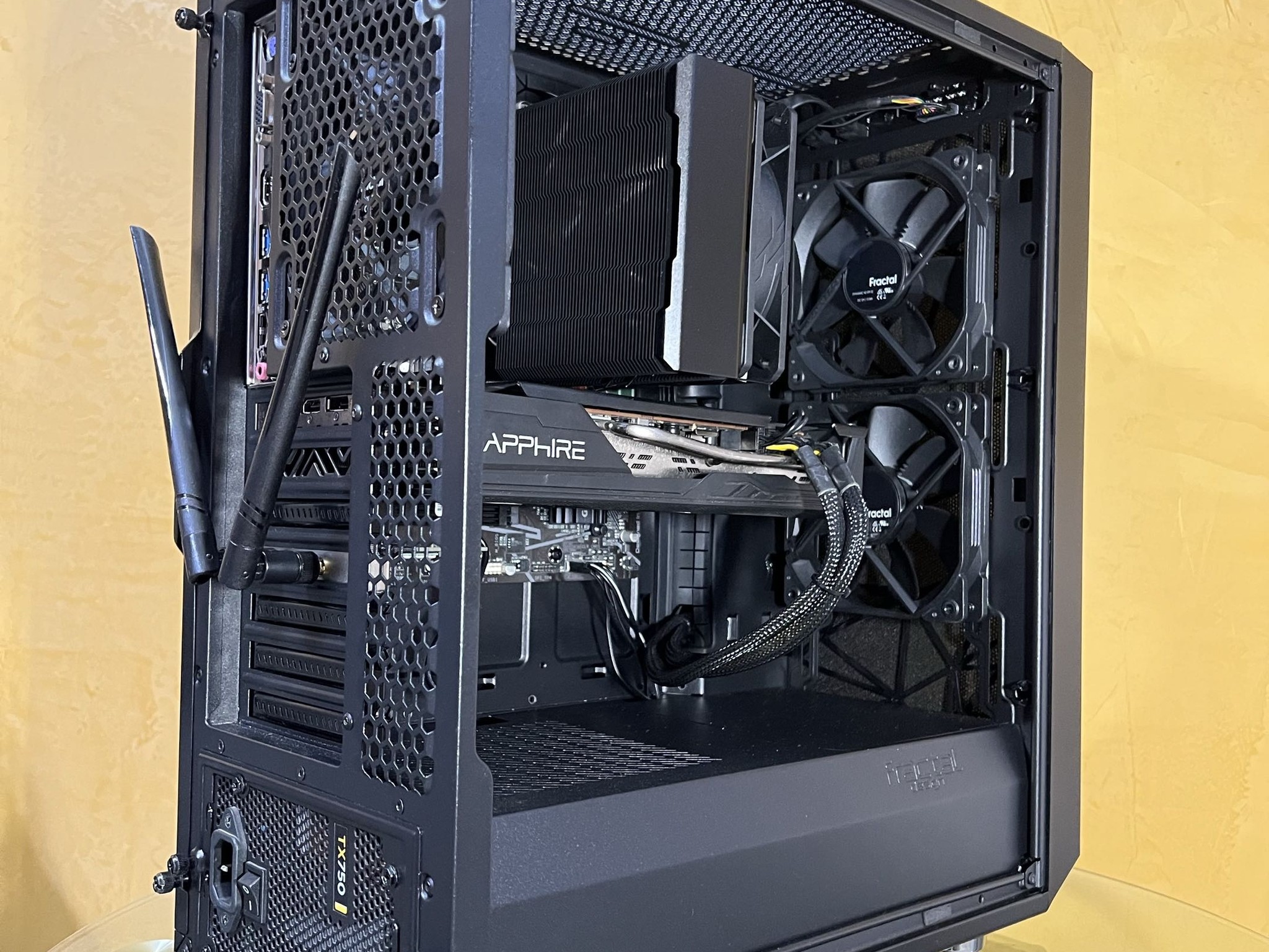 Intel 11400 / RX 5700XT / 1TB NVMe SSD / 16GB DDR4 RAM