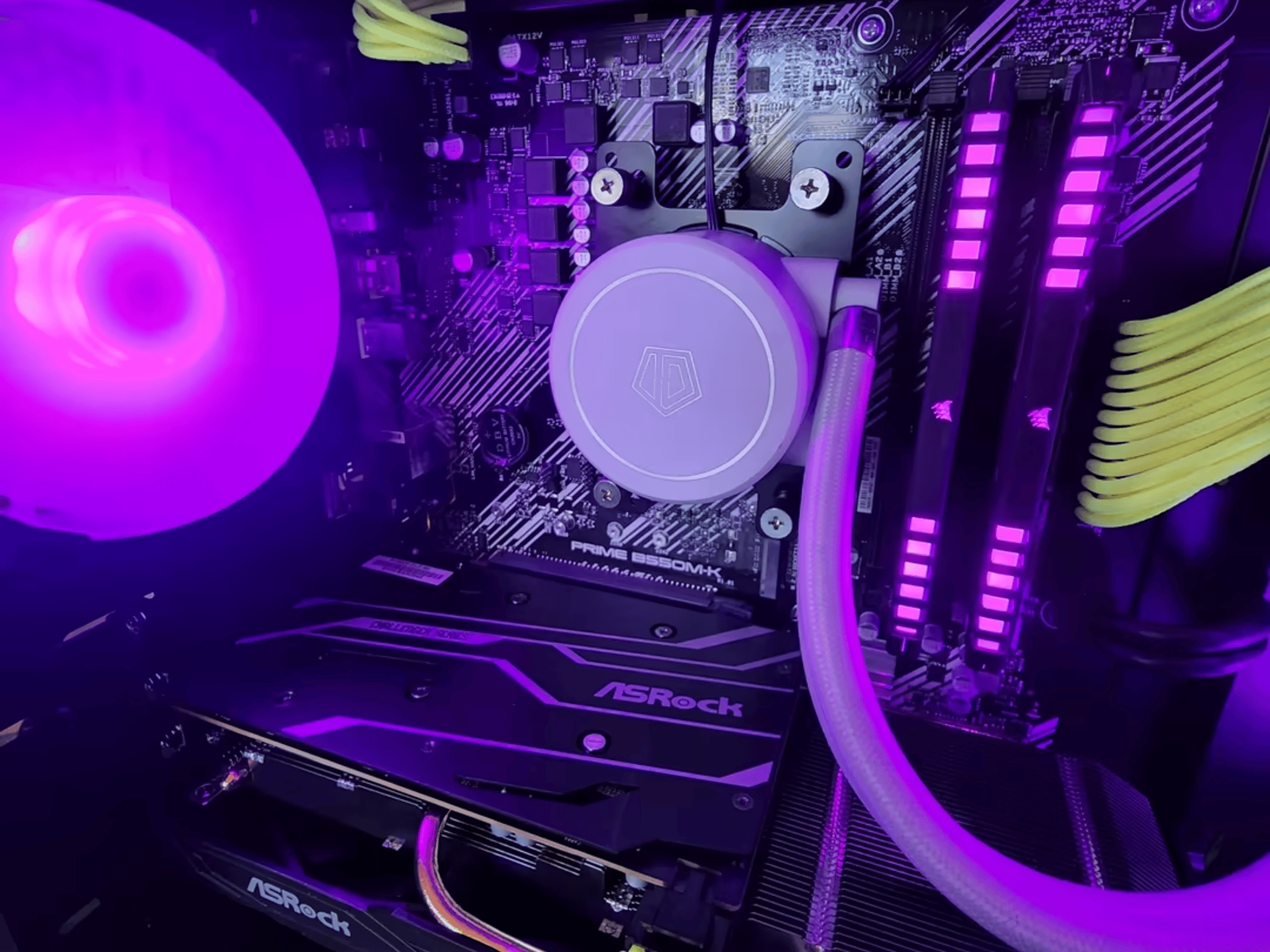 AMD Ryzen 5 3600 //  AMD Radeon RX 6600 8GB // Corsair Vengeance RGB 16GB 3200MHz