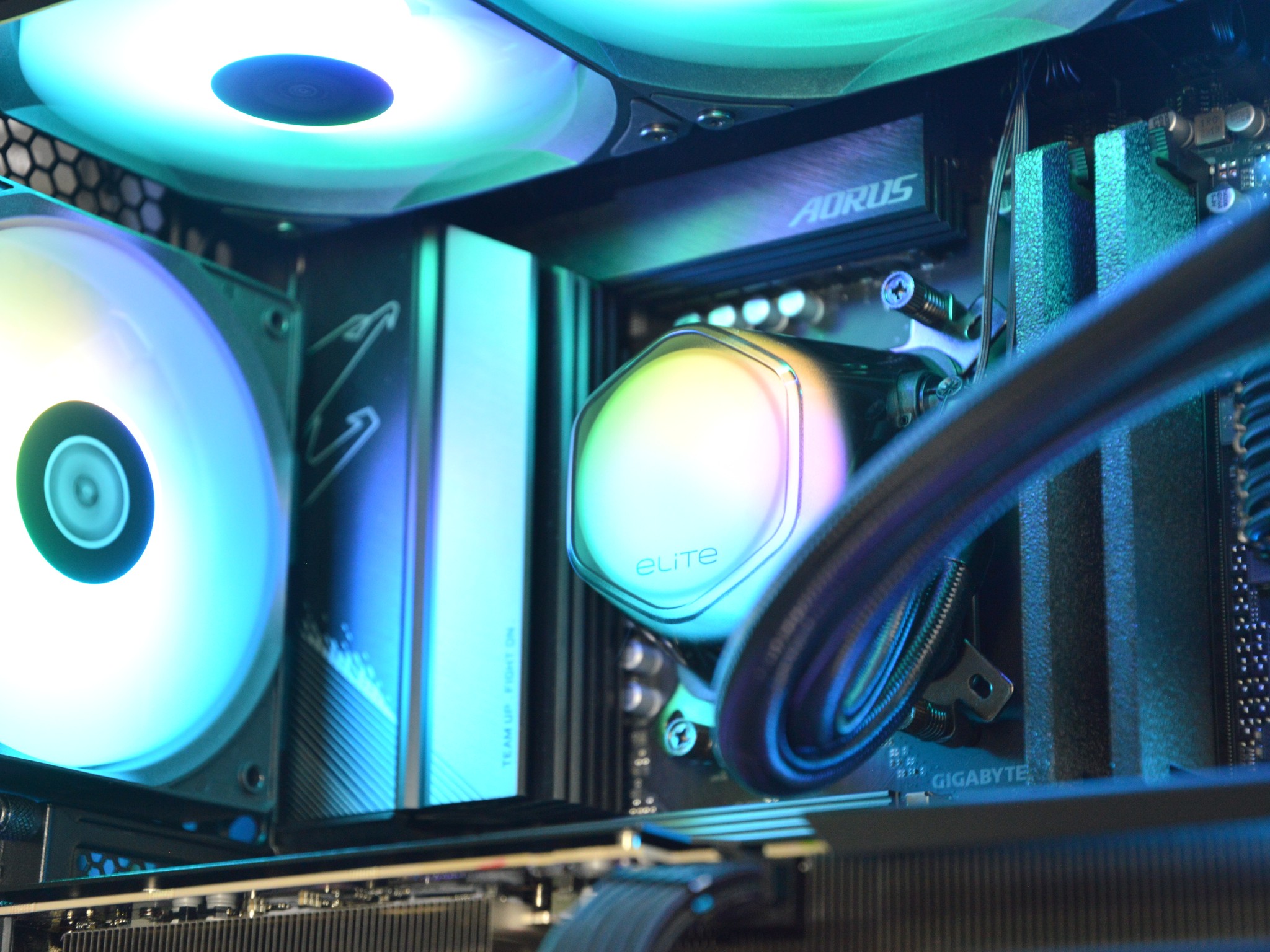 ⚫🧊 | RTX 5080 16GB | RYZEN 9 7900X | 32 GB DDR5 RAM | 2TB NVME SSD | Shadow Glacier |