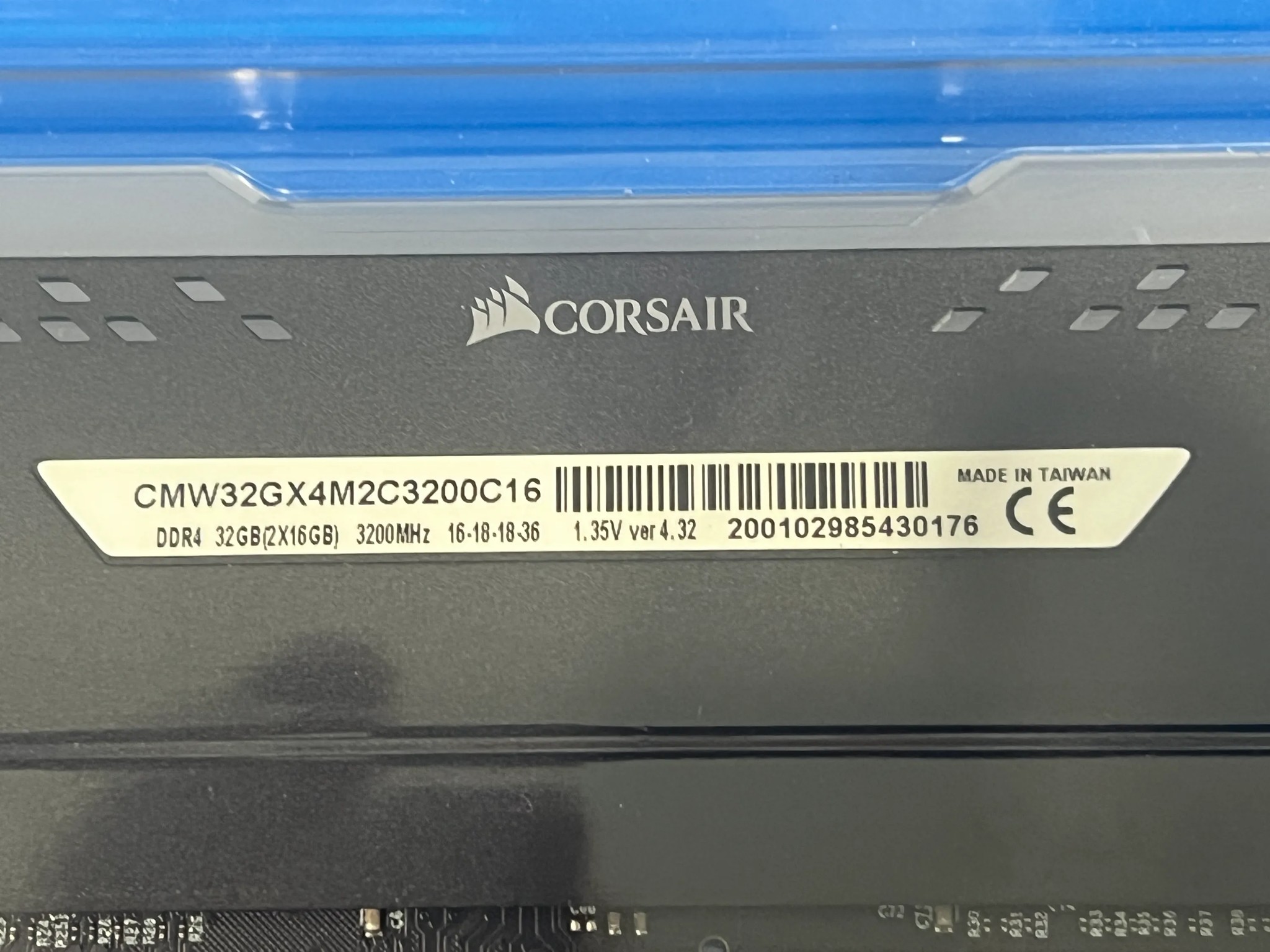 CORSAIR VENGEANCE® RGB PRO 32GB (2 x 16GB) DDR4 DRAM 3200MHz C16 Memory Kit -Black