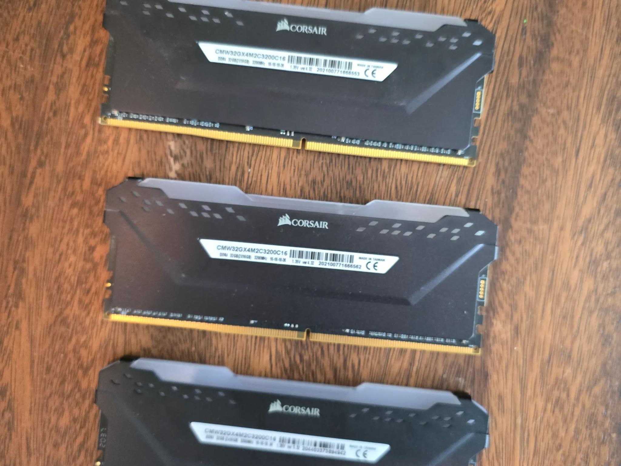 Corsair CMW64GX4M4C3200C16 Vengeance Pro 64GB DDR4 3200MHz RAM