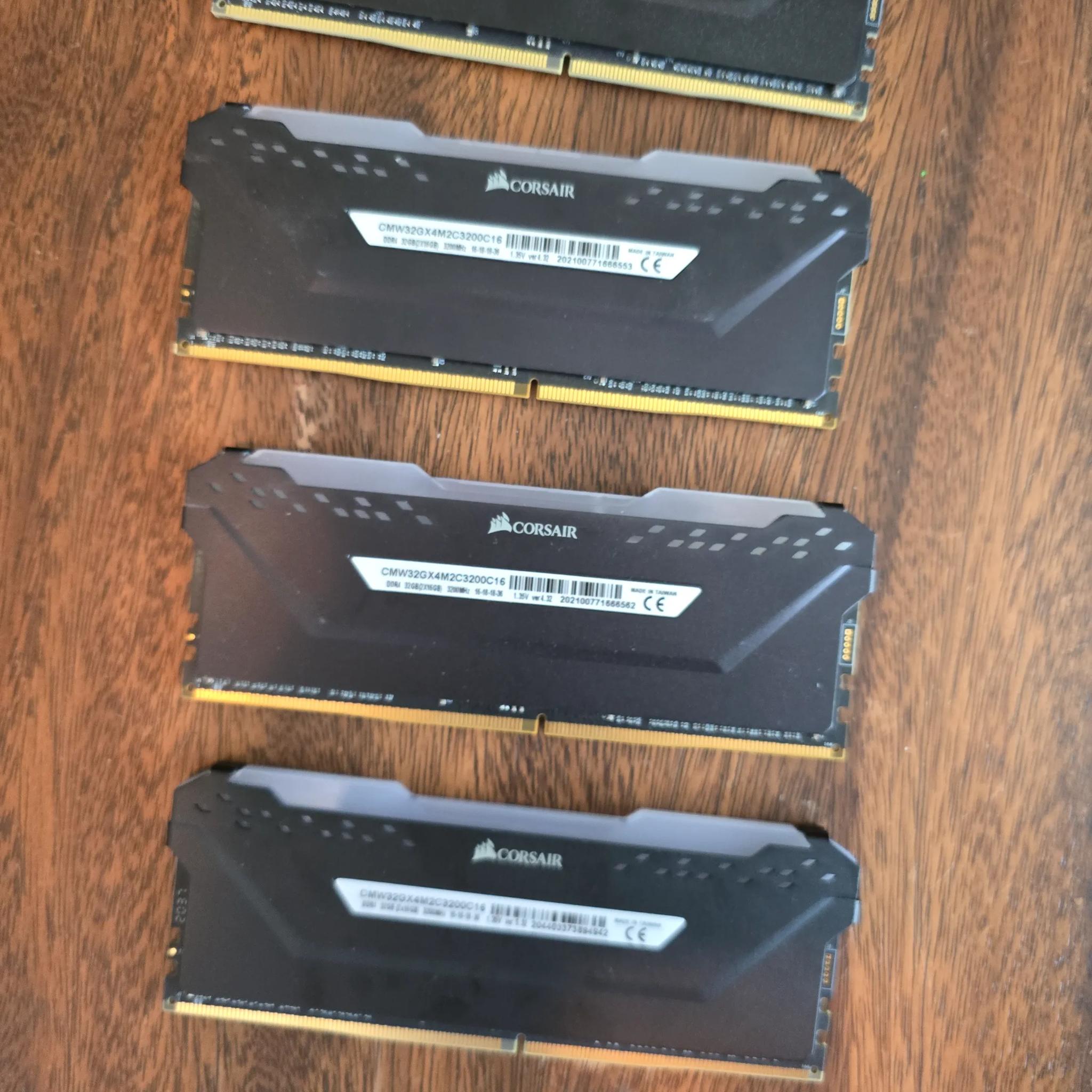 Corsair CMW64GX4M4C3200C16 Vengeance Pro 64GB DDR4 3200MHz RAM