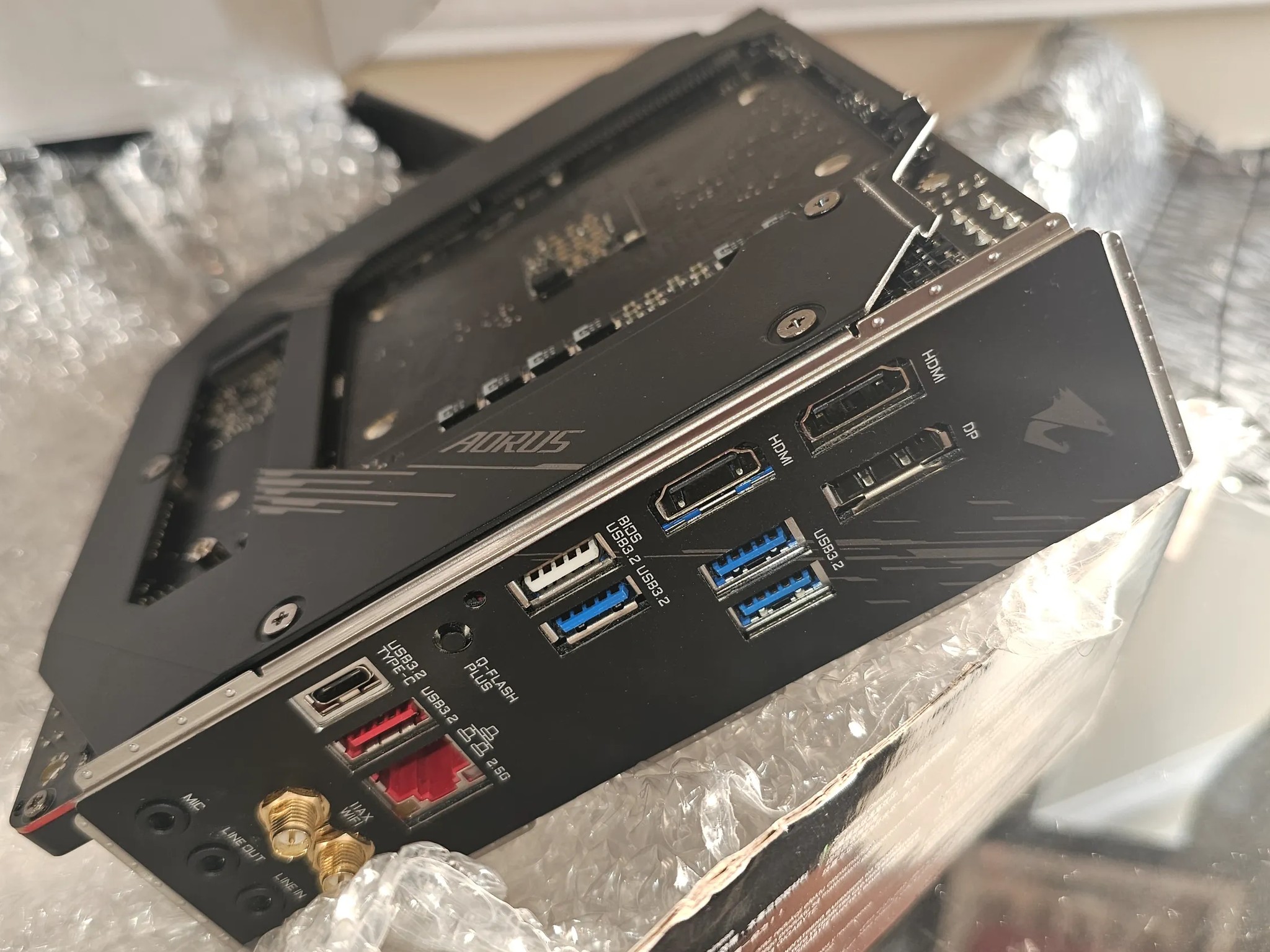 FUNCTIONAL - GIGABYTE B550I AORUS PRO AX