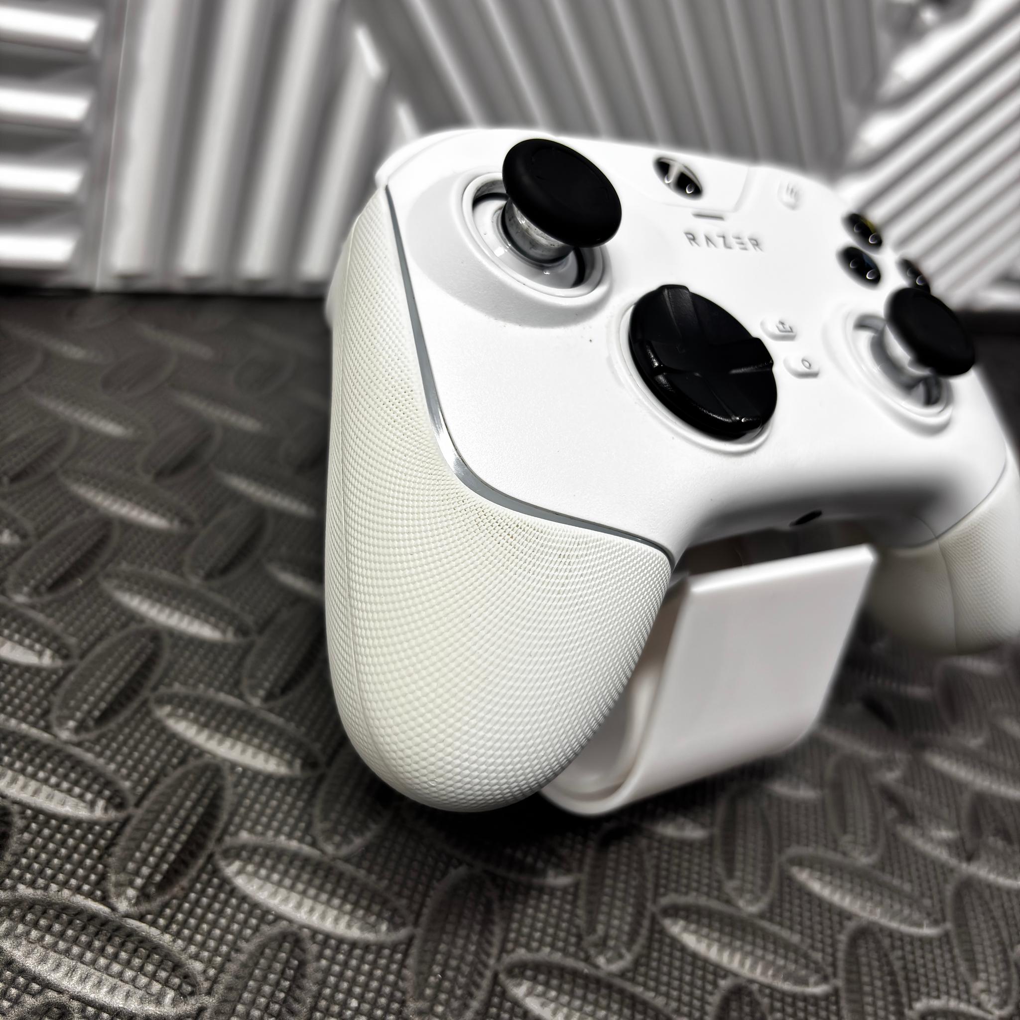 White Razer Wolverine V2 Chroma Controller | Xbox / PC | Tested Working