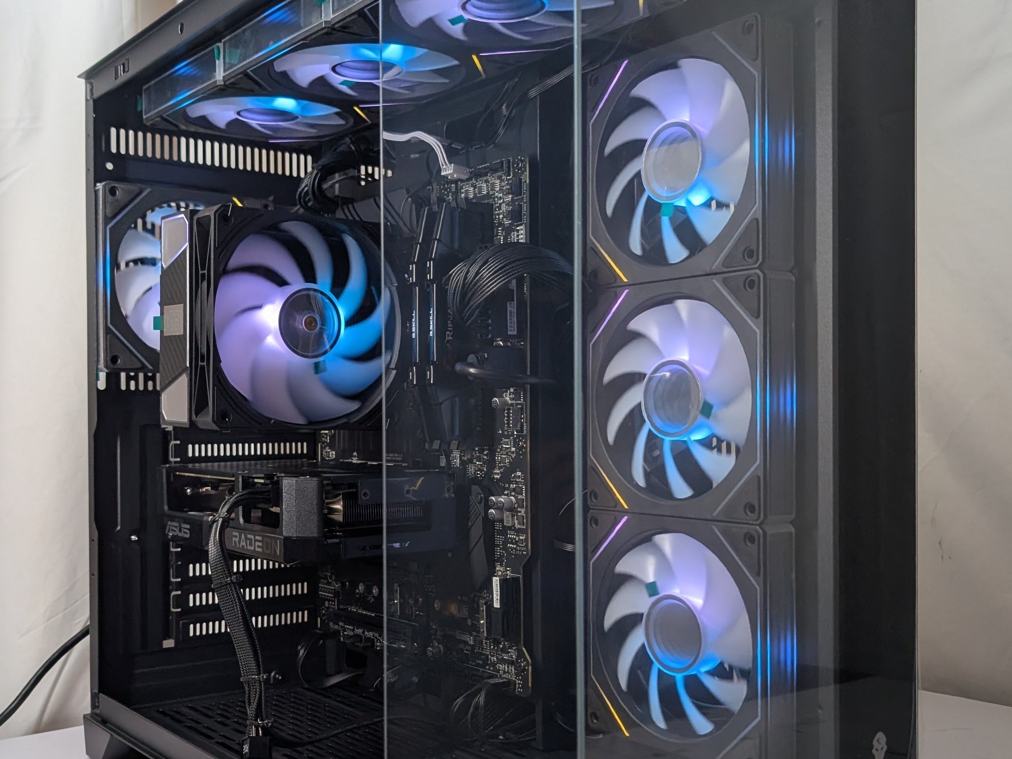 RX 9060XT 16GB | I7 12700KF | 1TB NVME | 32GB DDR4 | 750W