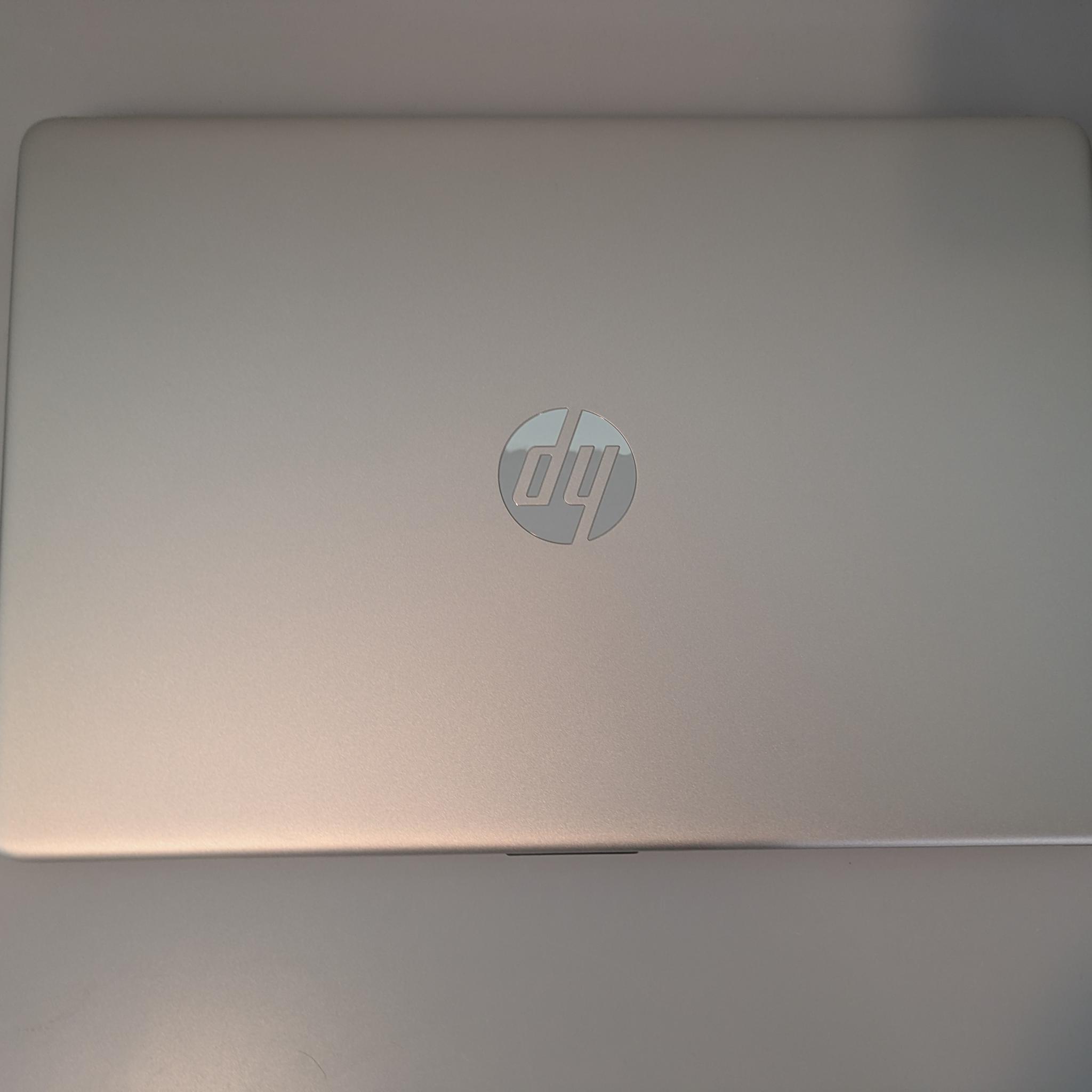 HP 15-dy5073dx - Core i7-1255U - 512GB SSD - 16GB RAM - Case & charger!