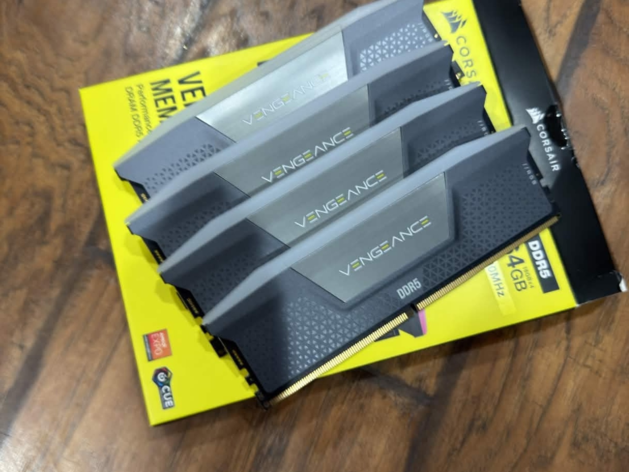 4x16gb Corsair Vengeance AMD Ram (CMH64GX5M4B5600Z36)