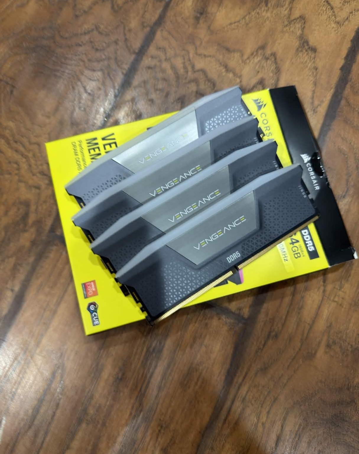 4x16gb Corsair Vengeance AMD Ram (CMH64GX5M4B5600Z36)