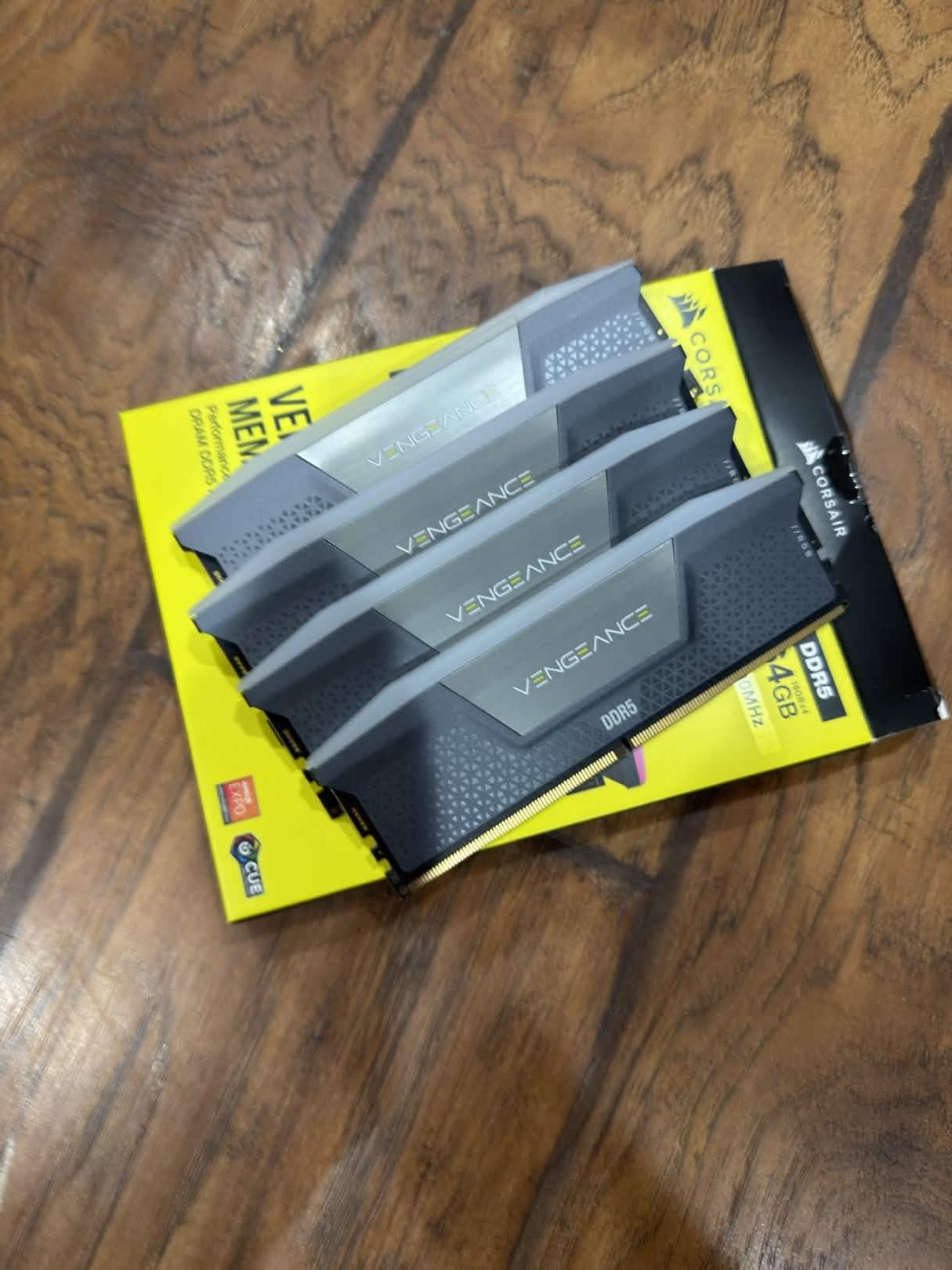 4x16gb Corsair Vengeance AMD Ram (CMH64GX5M4B5600Z36)