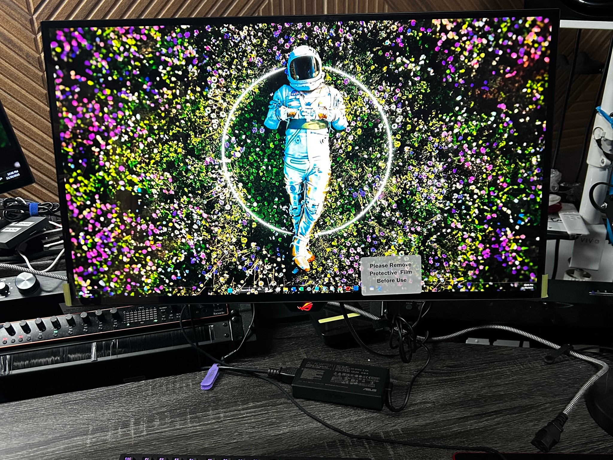 ASUS ROG 27" OLED (480hz Refresh Rate) 2K 2560x1440 (0HRS USED) (CYBER MONDAY DROP)