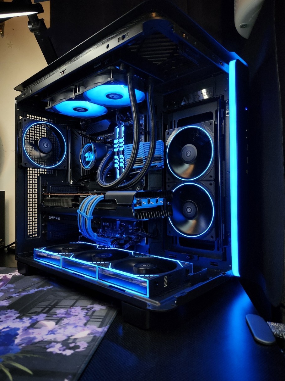 Tron Legacy Dark Gaming - Ryzen 7 5700X3D | RX 6800 | Jawa