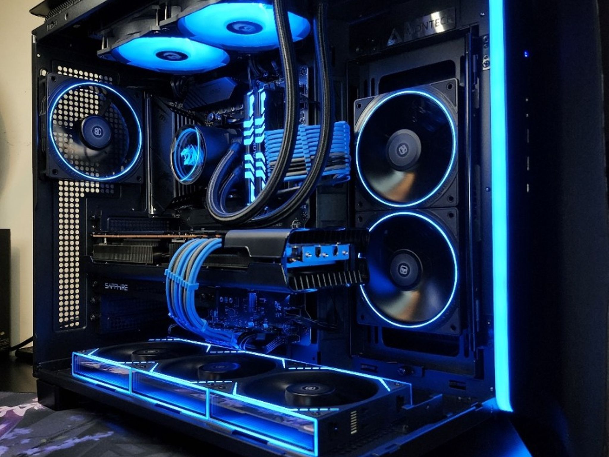 Tron Legacy Dark Gaming - Ryzen 7 5700X3D | RX 6800