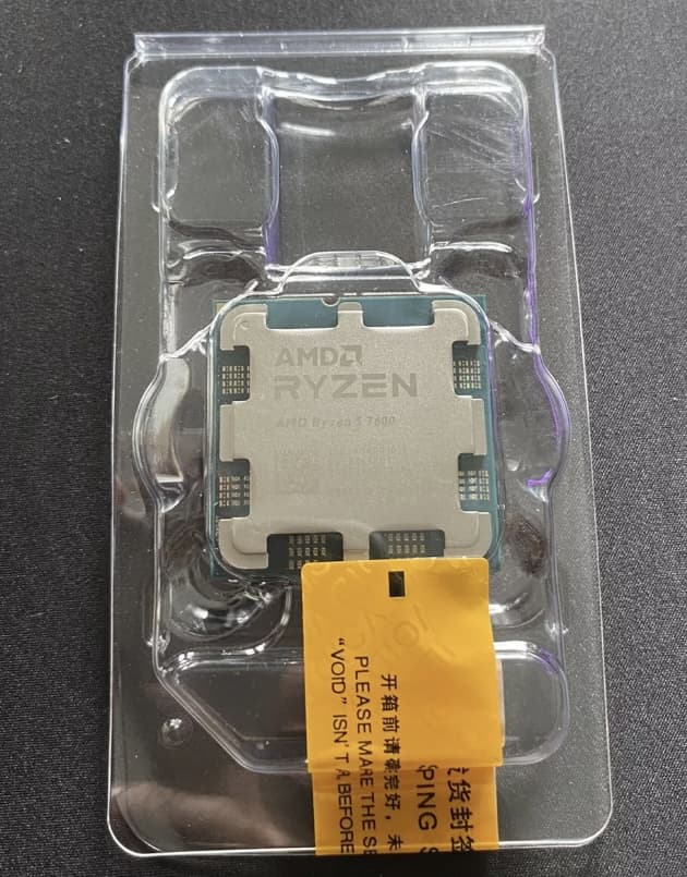 AMD Ryzen 5 7600 Processor (5.1 GHz, 6 Cores, Socket AM5)(NO FAN, NO BOX)