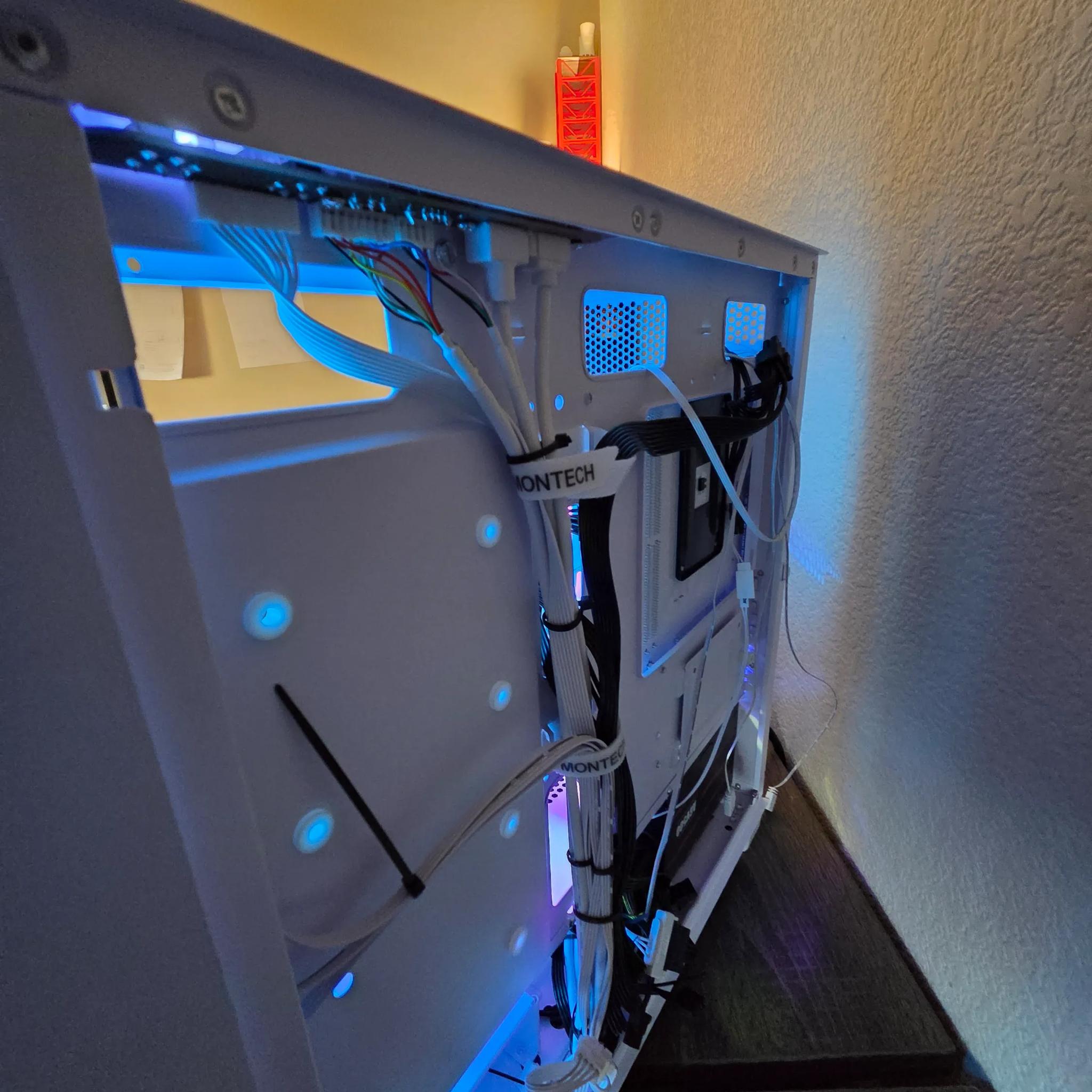 Aesthetic frost white gaming pc !(NEW)!
