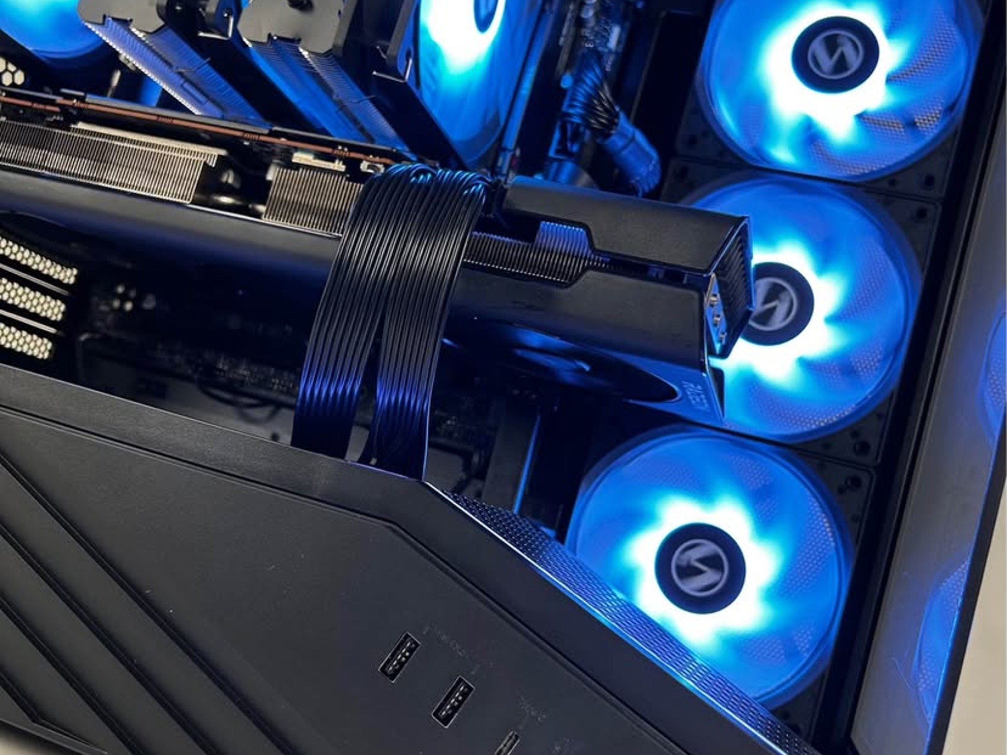 Ryzen 5 7600x, DDR5 32GB 6000Mhz, 2TB NVME, RX 6800 16GB Gaming PC