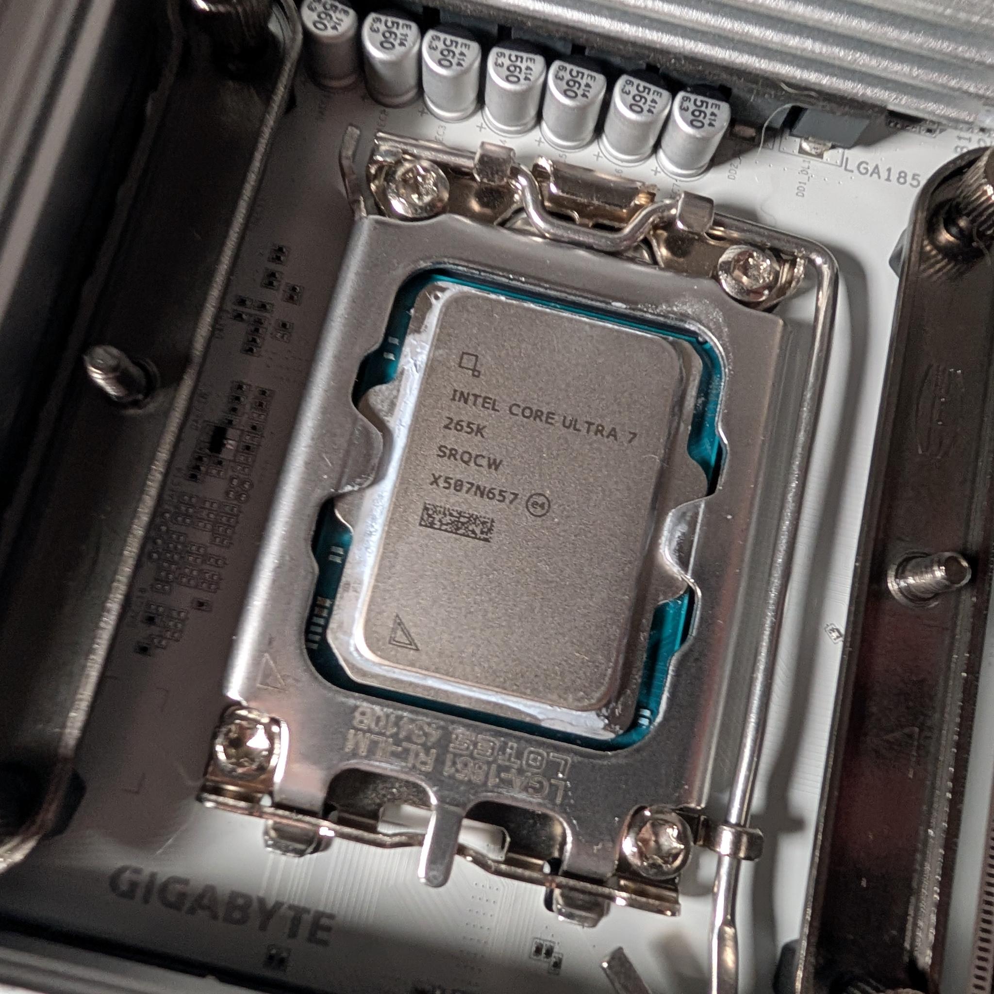 Intel Core Ultra 7 + Aorus Elite Z890M Bundle