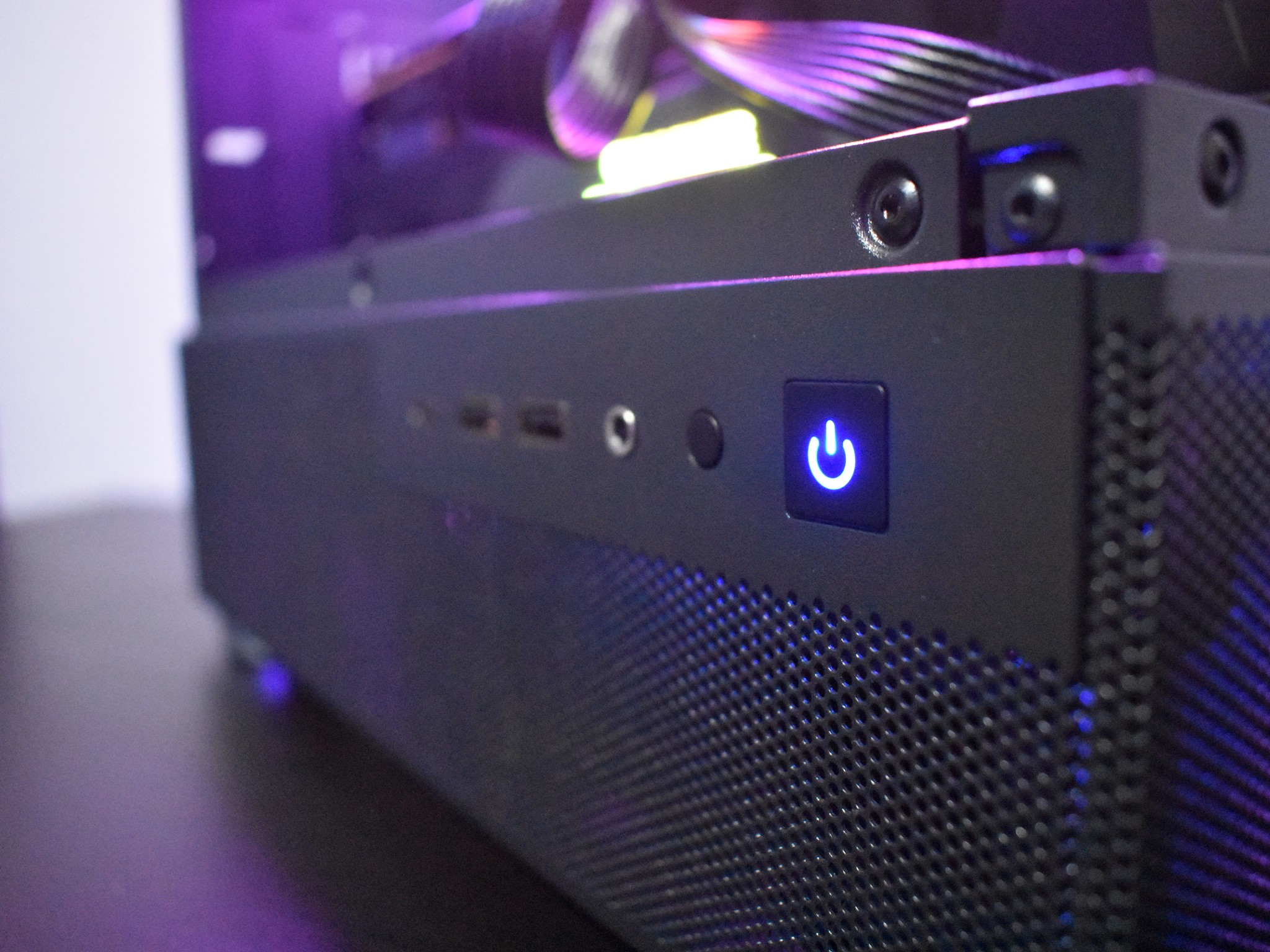 Minimalist Gaming PC: Ryzen 7 | RX 6800 | 32GB RAM | 1TB SSD | 650w PSU | WiFi