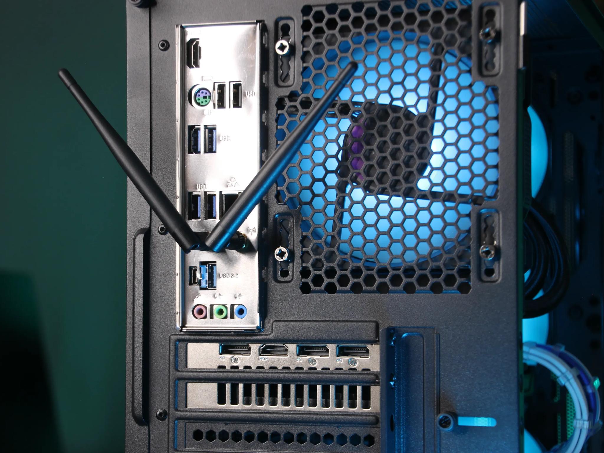 𝘼𝙕𝙐𝙍𝙀 // Ryzen 7 3700X, RX 6700 XT // Mid-Range Gaming PC