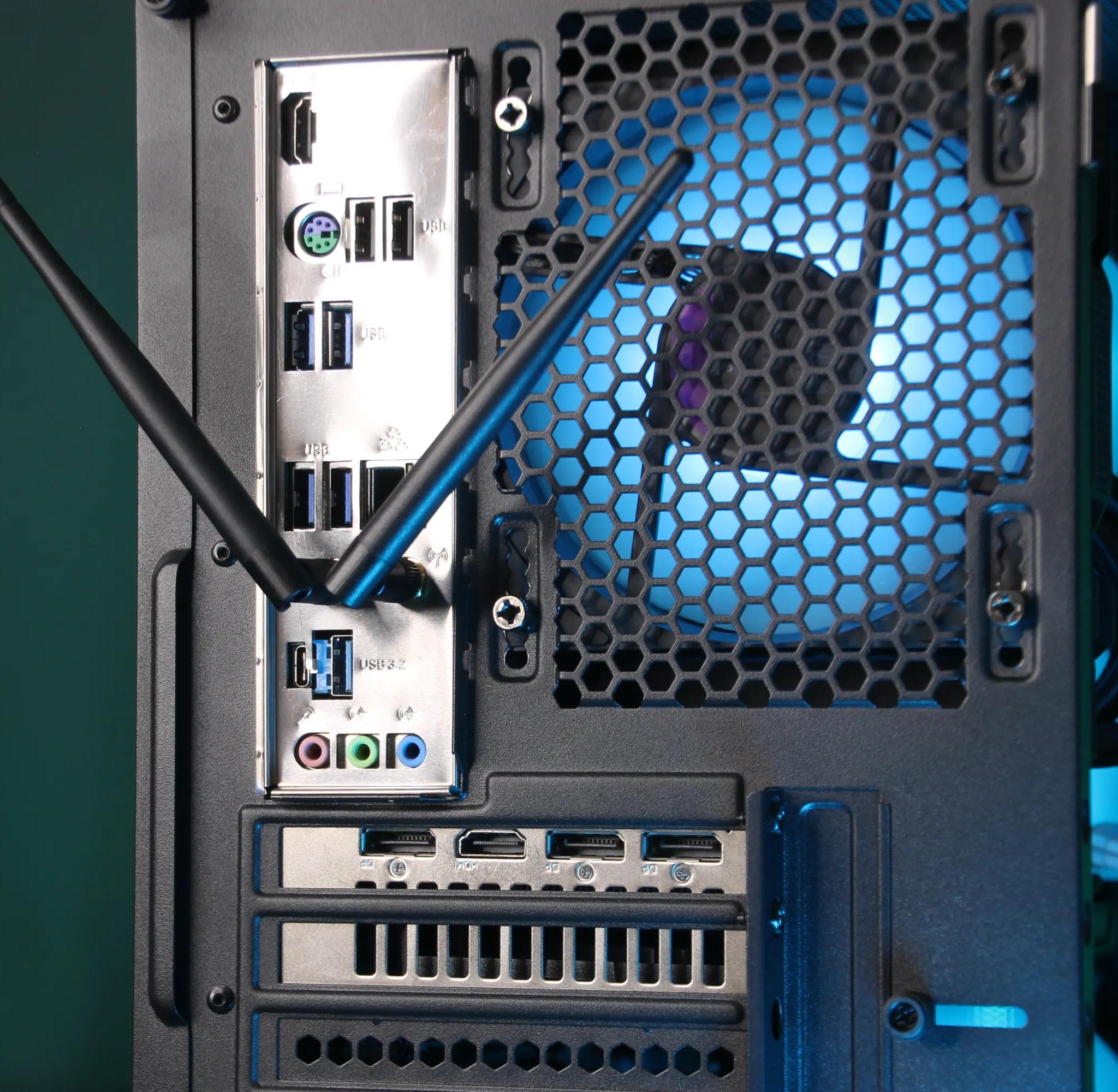 𝘼𝙕𝙐𝙍𝙀 // Ryzen 7 3700X, RX 6700 XT // Mid-Range Gaming PC