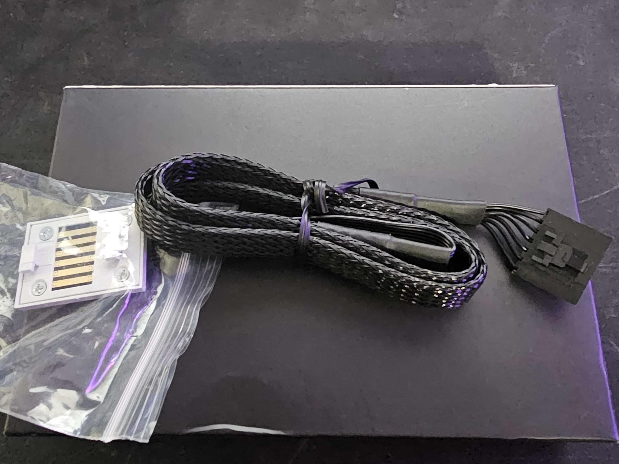 LIAN LI UNI FAN SL-INF 120 FAN CONTROLLER + 7-pin Fan-to-Controller Connectors WHITE(4X)