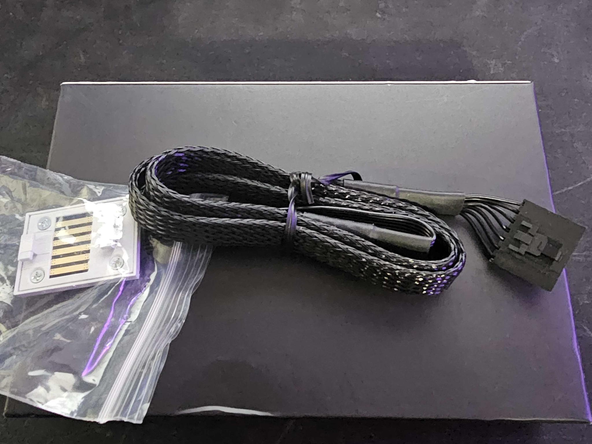 LIAN LI UNI FAN SL-INF 120 FAN CONTROLLER + 7-pin Fan-to-Controller Connectors WHITE(4X)