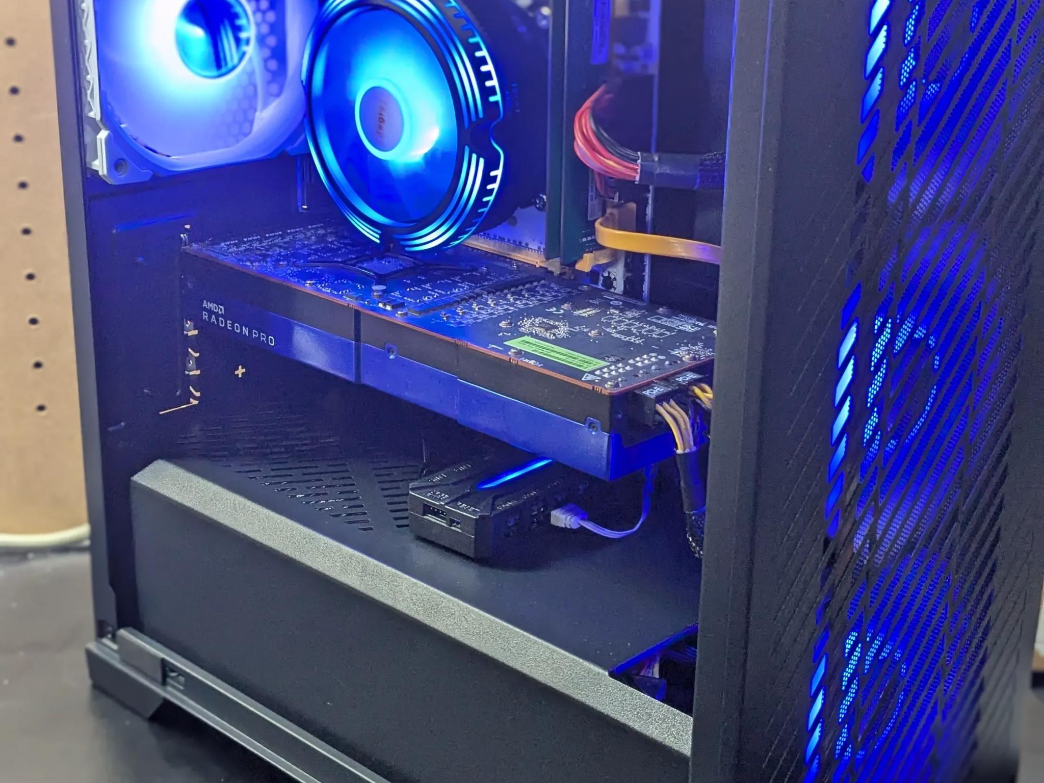 Workstation Gamer | 8 Core Xeon (same as i7), 32GB RAM, 8GB AMD W5700, 480GB SSD, Win11, RGB, Wifi