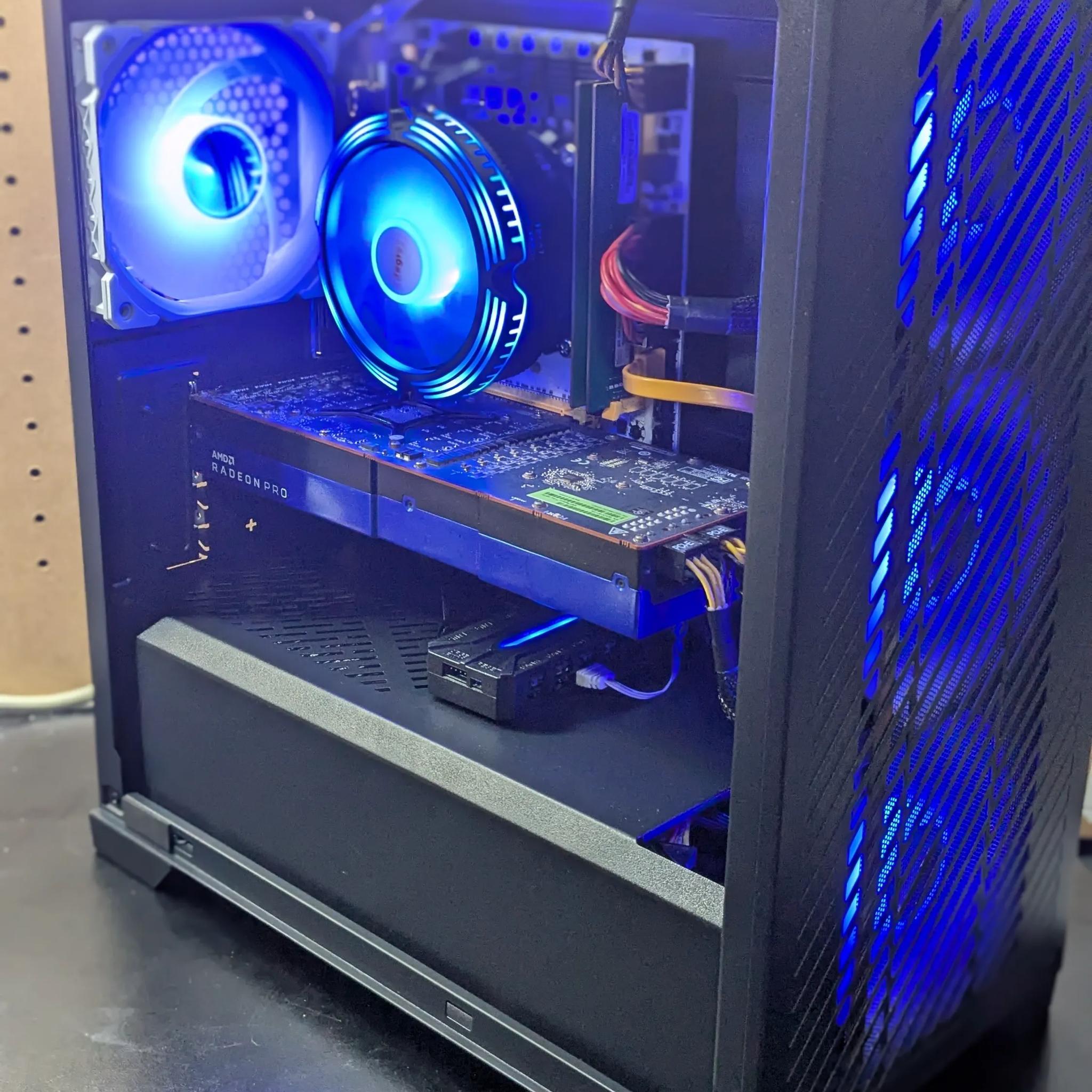 Workstation Gamer | 8 Core Xeon (same as i7), 32GB RAM, 8GB AMD W5700, 480GB SSD, Win11, RGB, Wifi