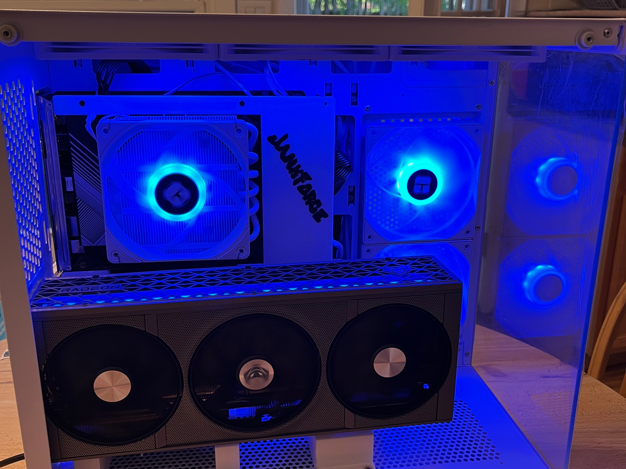 BEAST IN WHITE - Nitro+ 9070XT! Ryzen 7600X3D 16GB DDR5 - Custom 'JankForge' Mobo Shroud - Case dent