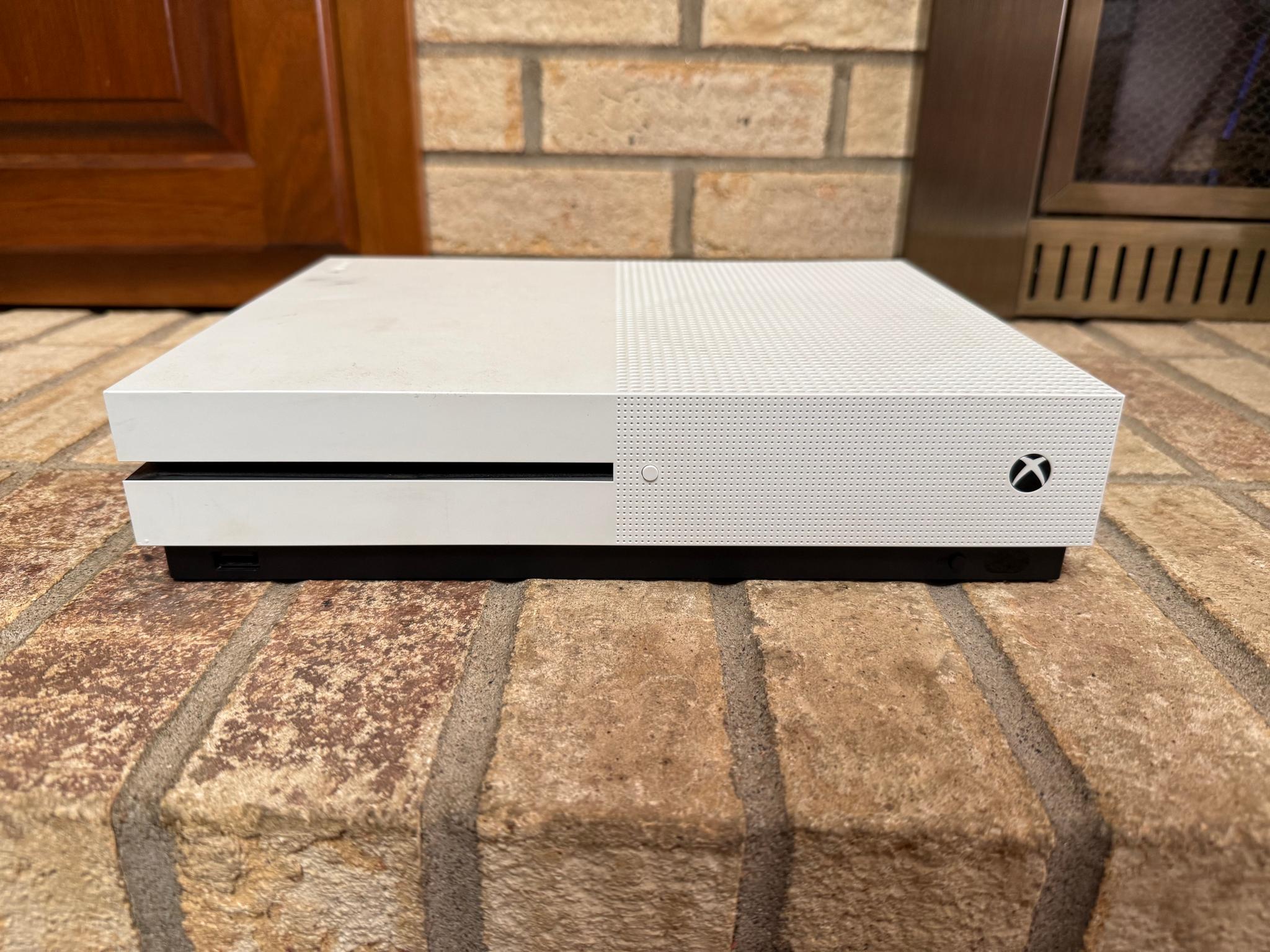 Xbox One S 500GB Console - No power cord or controller