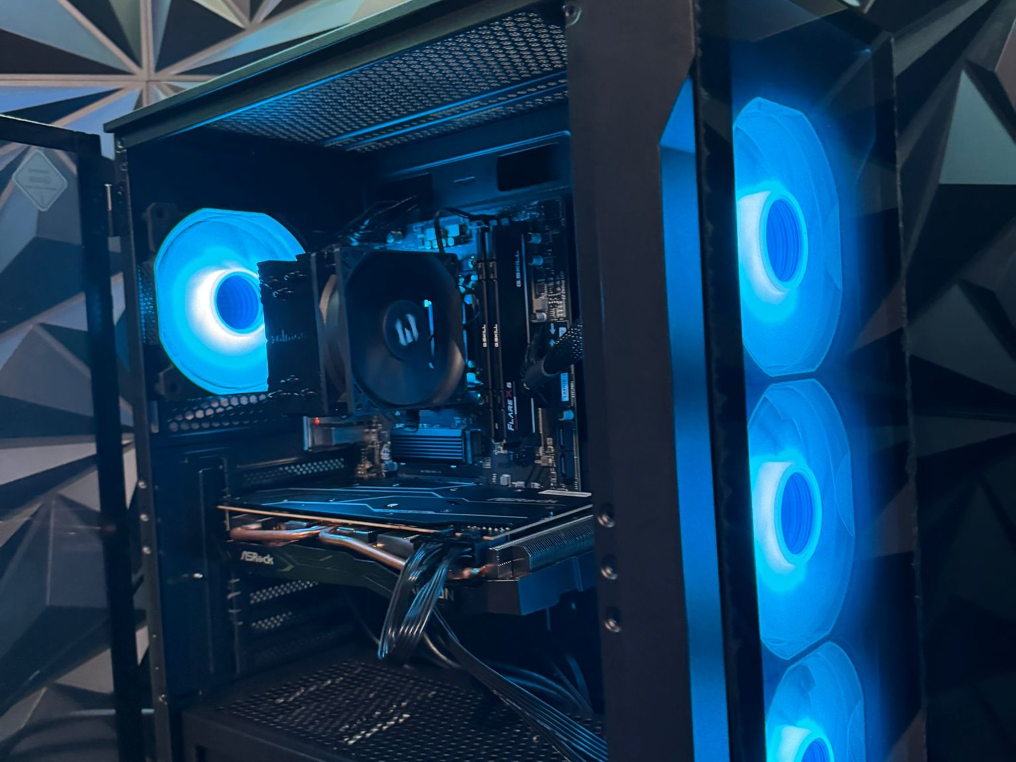 🟥🩸Red Leader🟥🩸1440P Gaming Ryzen 5 7600| RX 6700XT 12 GB| 32 GB DDR5| 1 TB NVMe